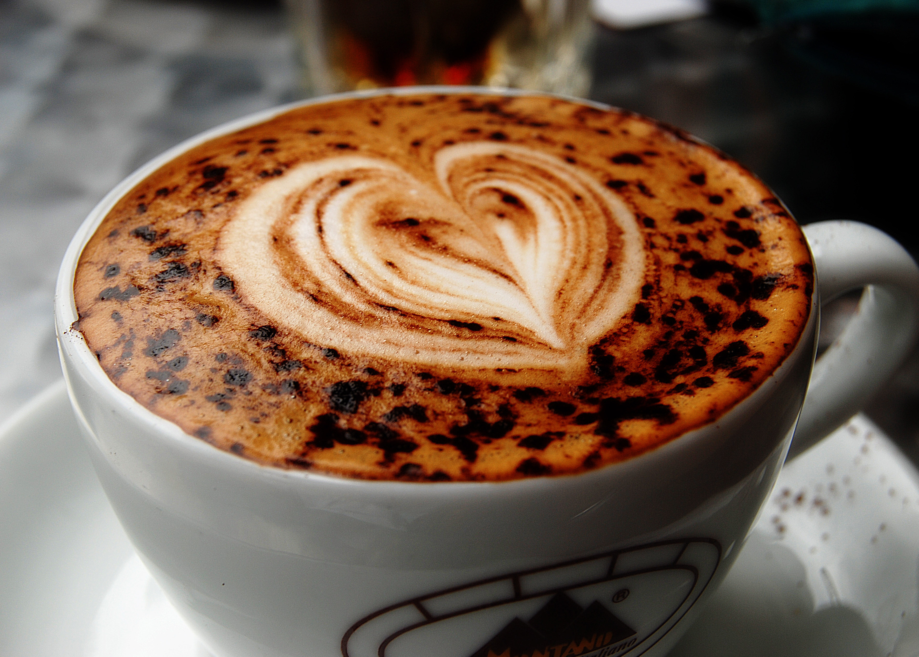 Cappuccino with heart latte art HD Wallpaper