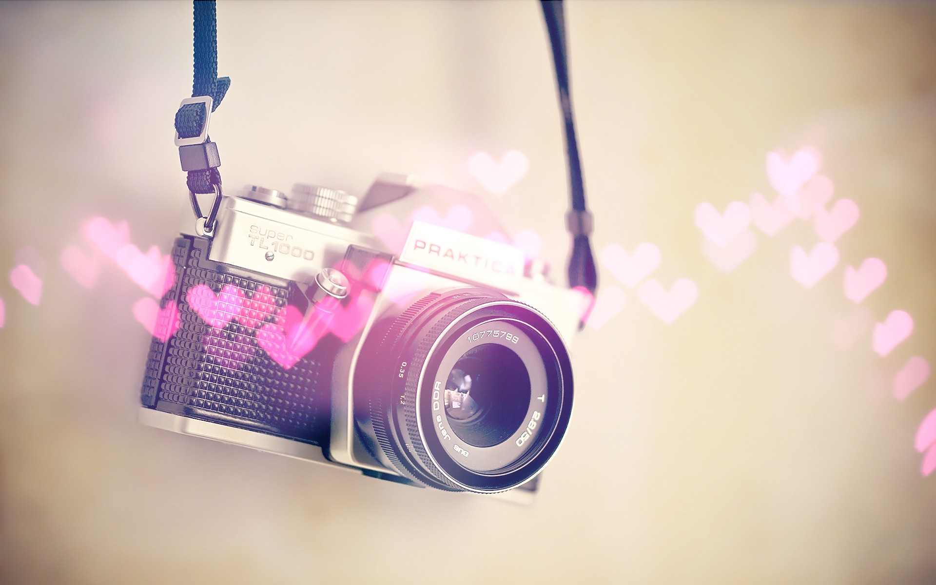 Vintage Praktica Super TL1000 camera with heart bokeh HD Wallpaper