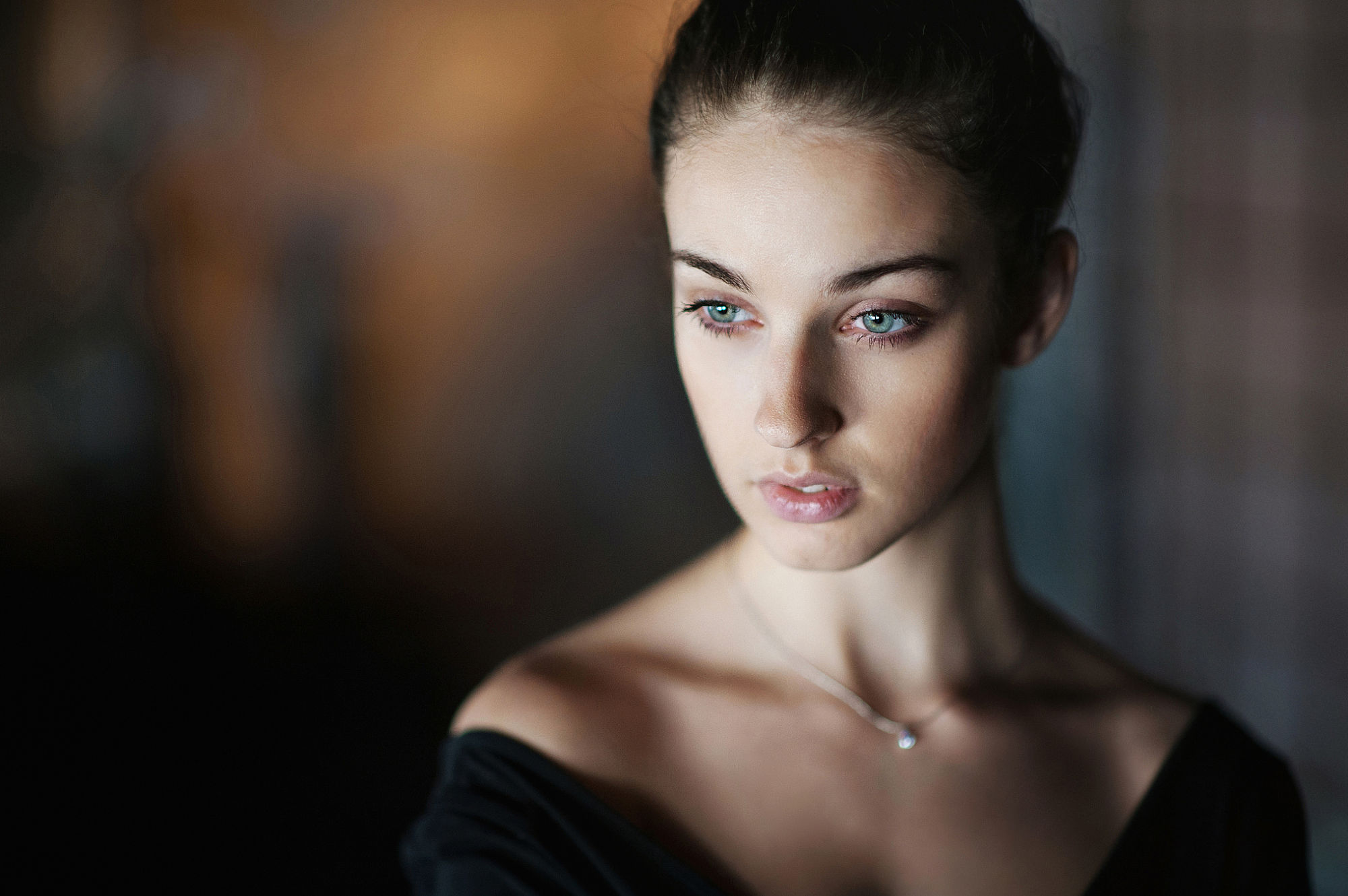 Woman with blue eyes and black hair HD Wallpaper