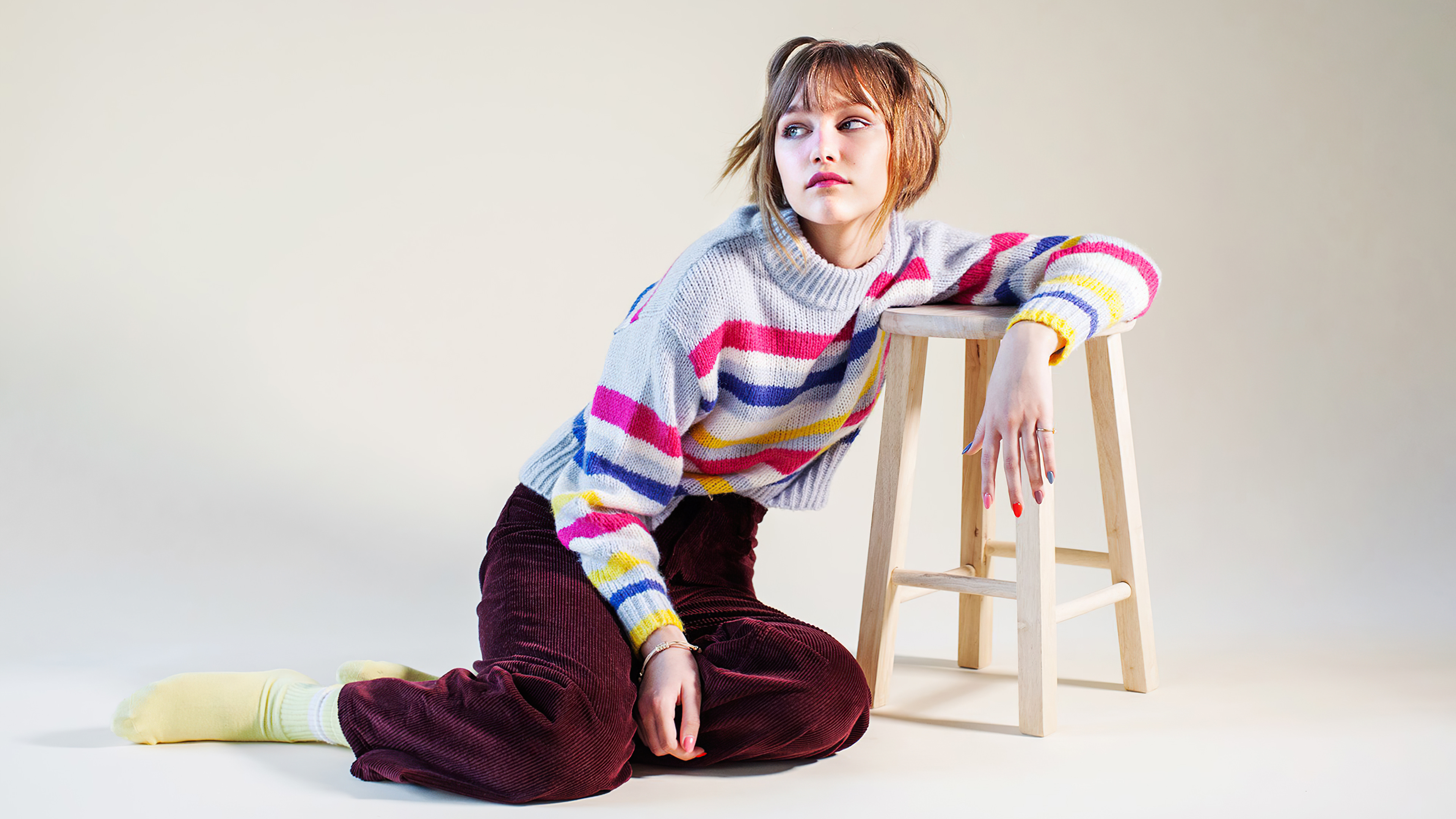 Grace Vanderwaal in a striped sweater HD Wallpaper