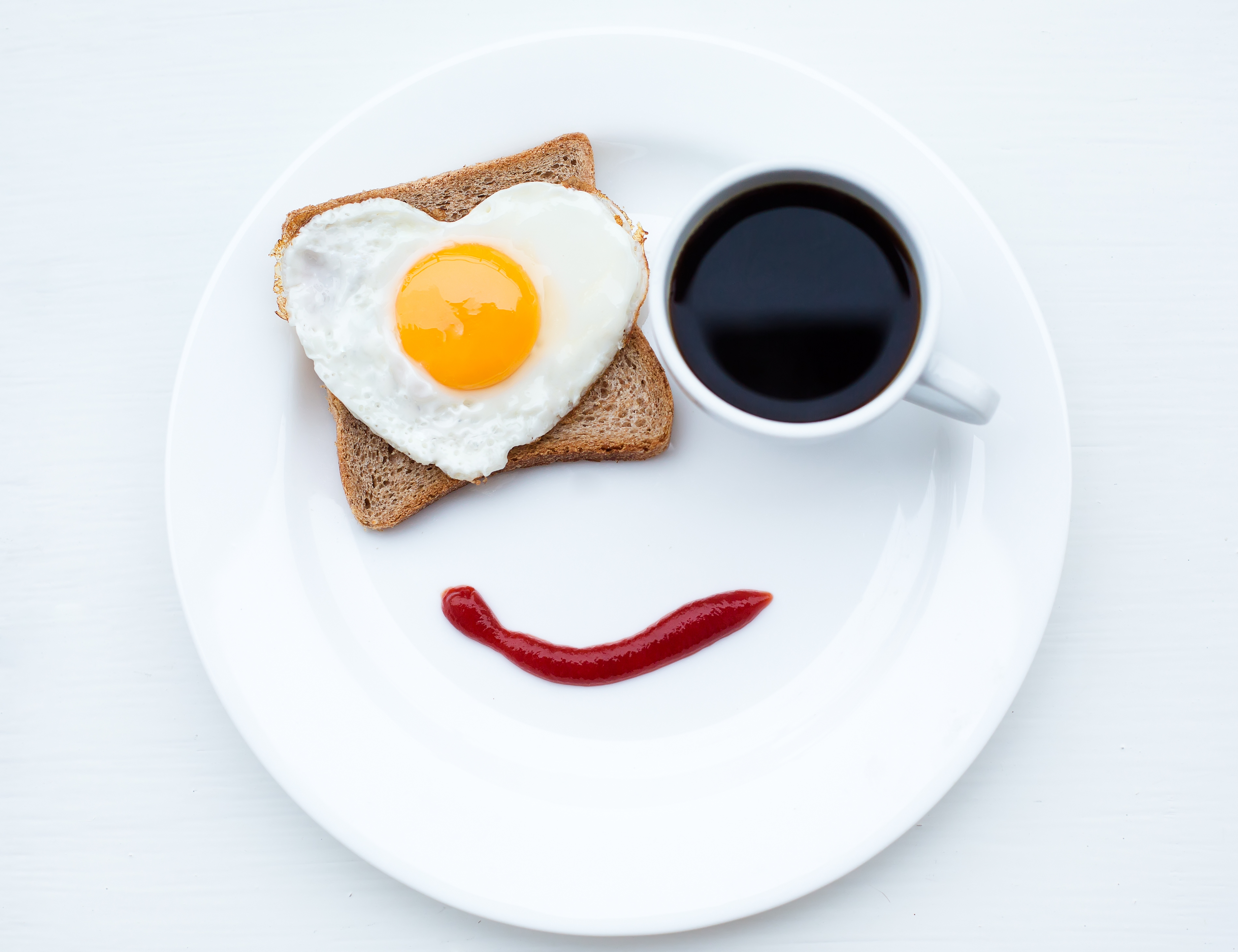 Heart-shaped fried egg on toast with coffee and ketchup HD Wallpaper