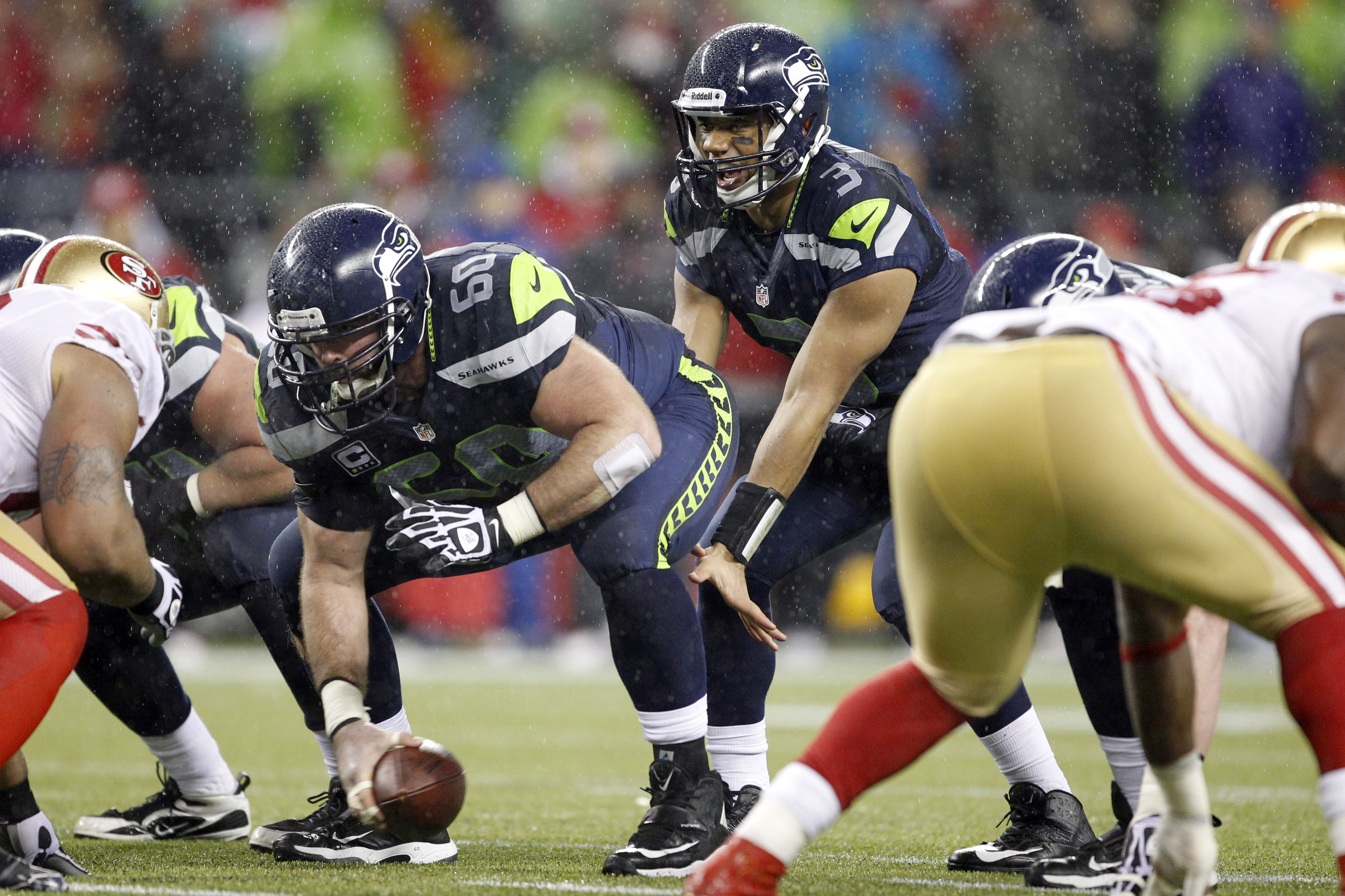 Russell Wilson and Seattle Seahawks players on field HD Wallpaper
