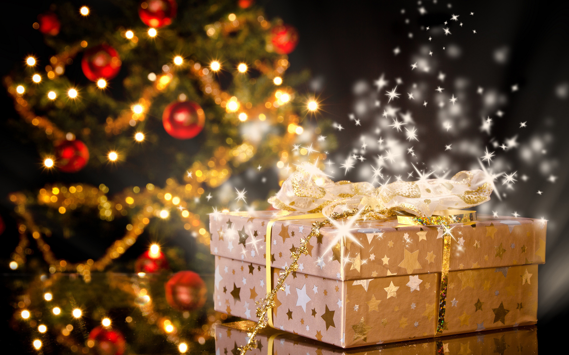 Christmas gift box with tree and lights HD Wallpaper