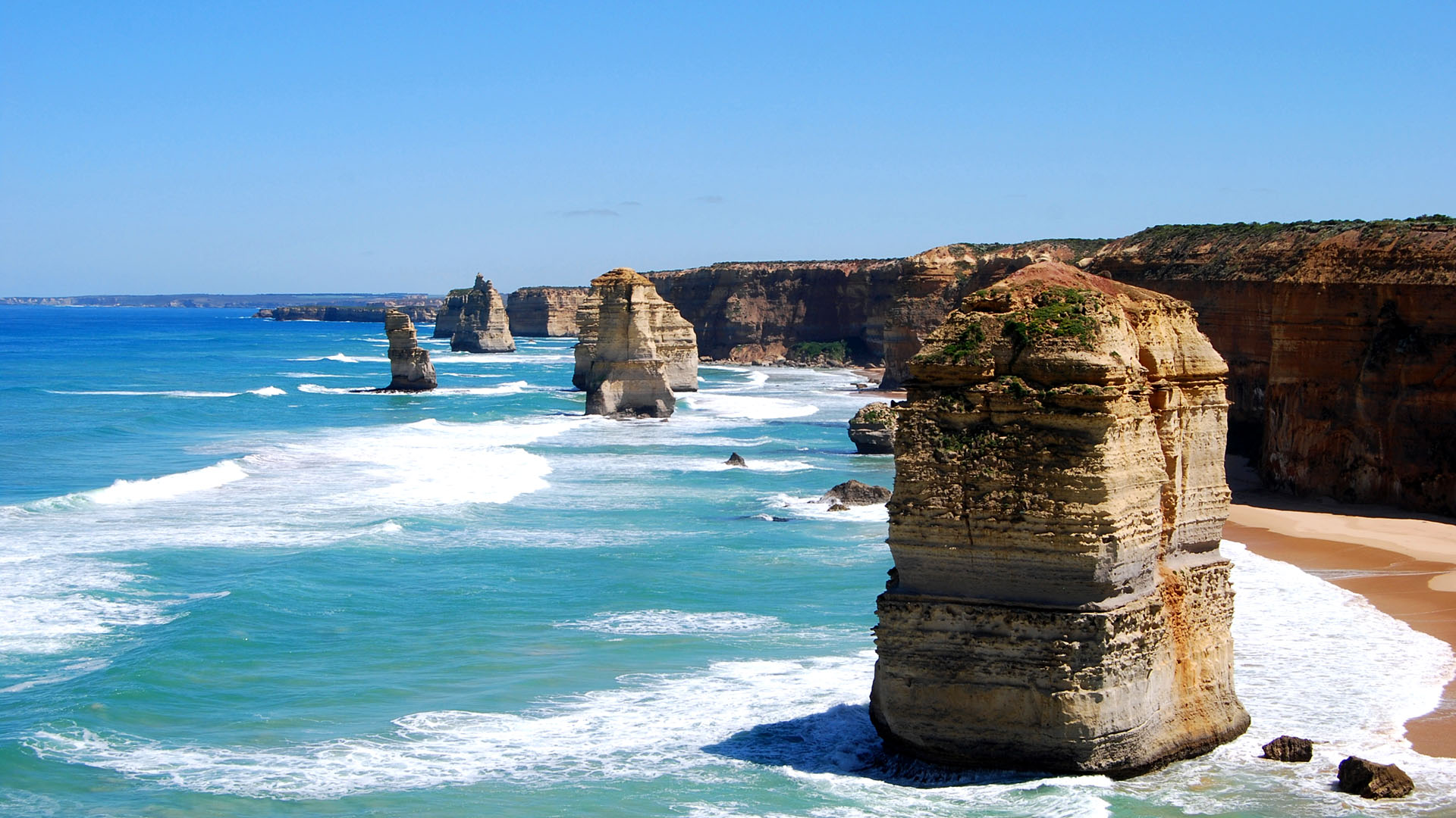 The Twelve Apostles rock formations on the Great Ocean Road HD Wallpaper