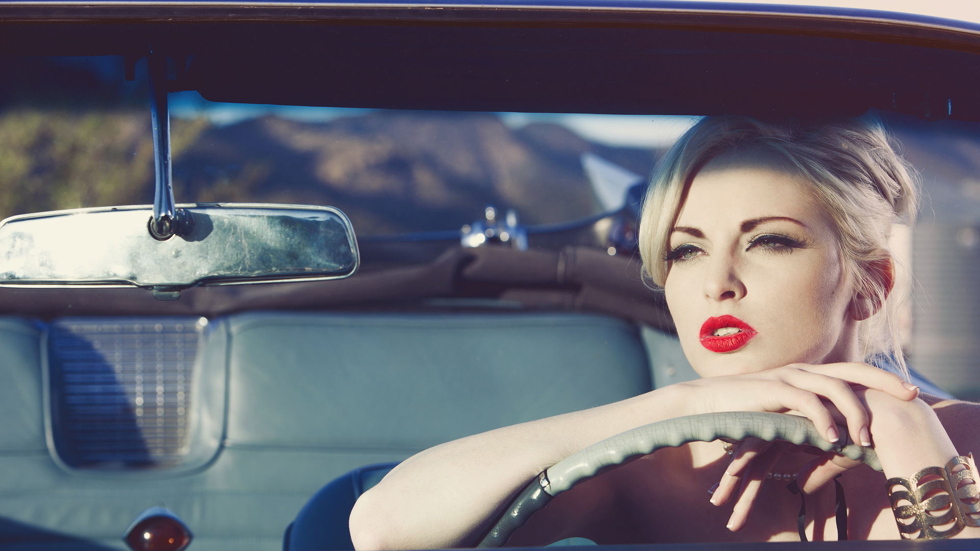 Woman in vintage car HD Wallpaper