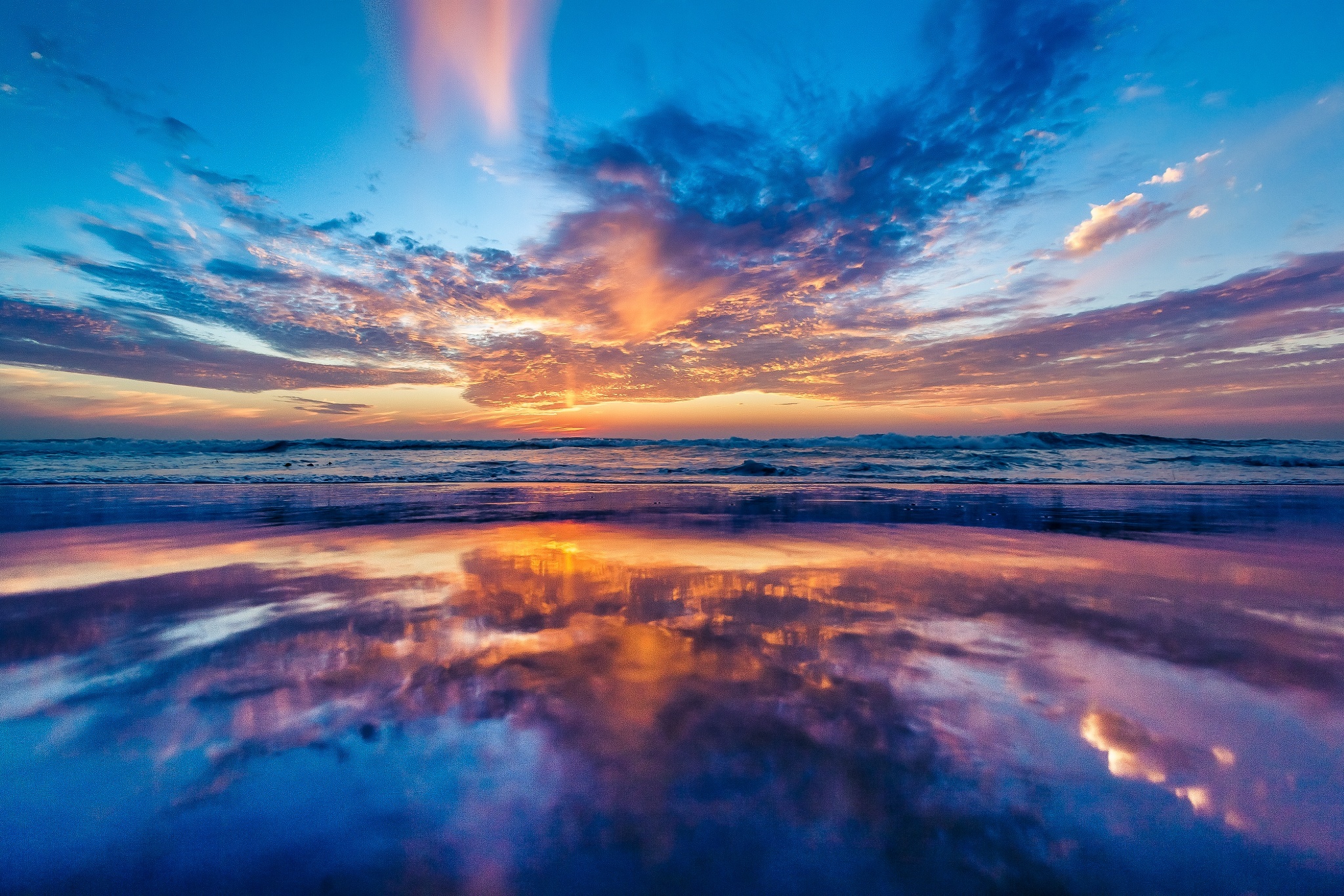 Sunset over the ocean with reflection HD Wallpaper