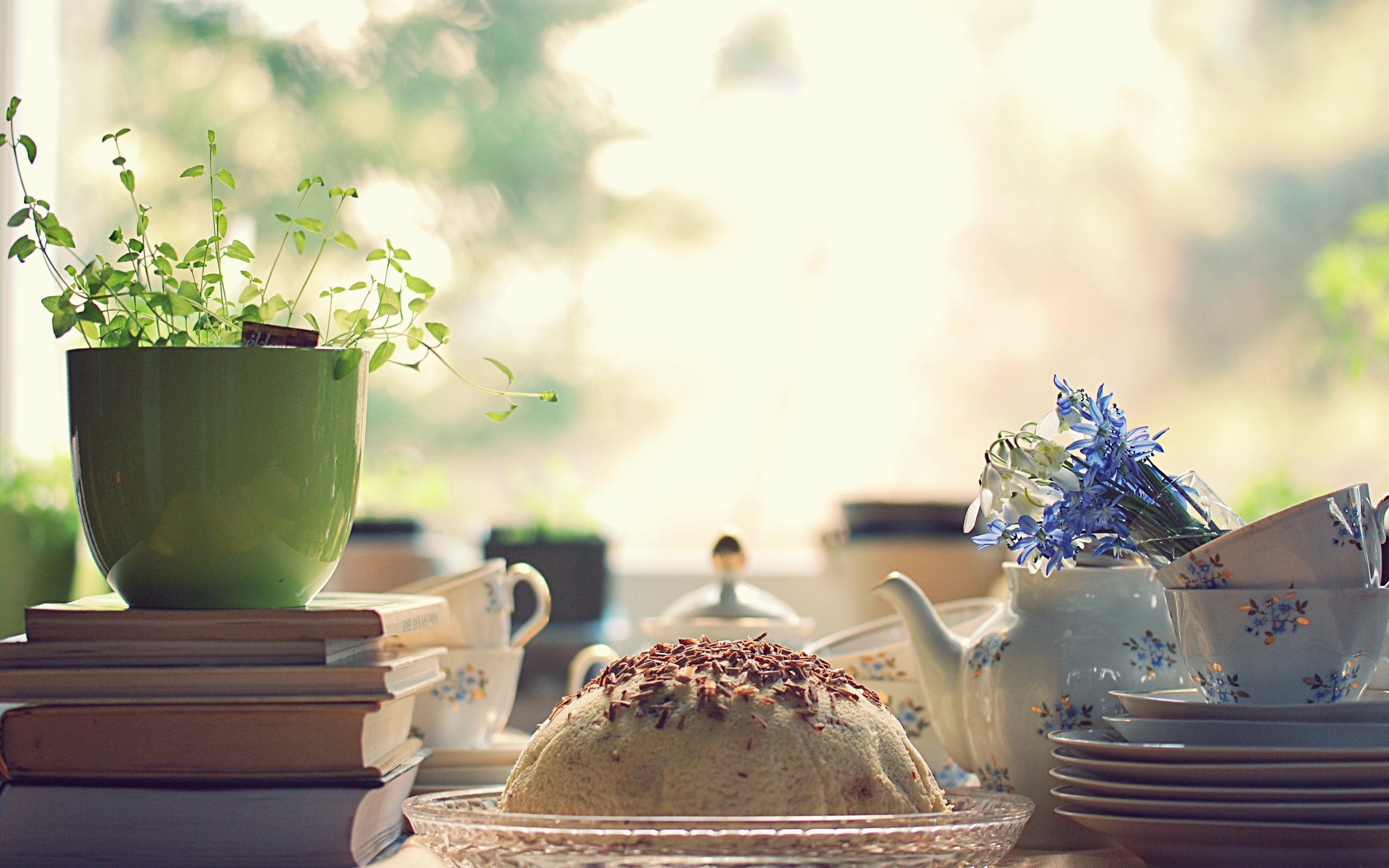 Still life with cake and flowers HD Wallpaper