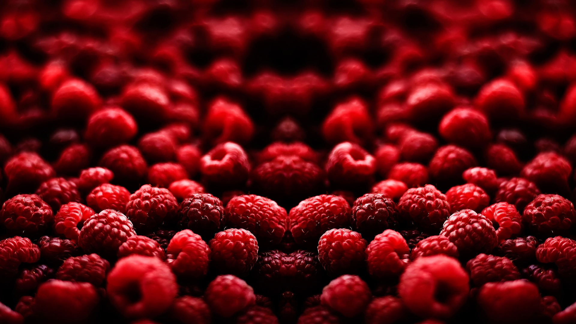 Close-up of fresh red raspberries HD Wallpaper