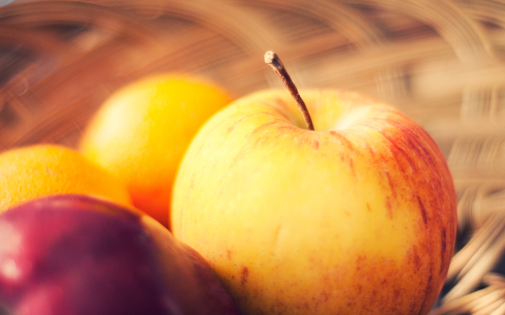 Apple in a basket HD Wallpaper