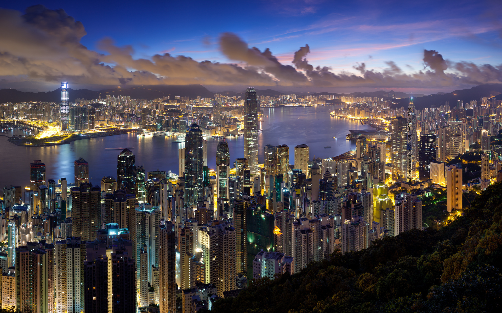 Hong Kong skyline at dusk from Victoria Peak HD Wallpaper
