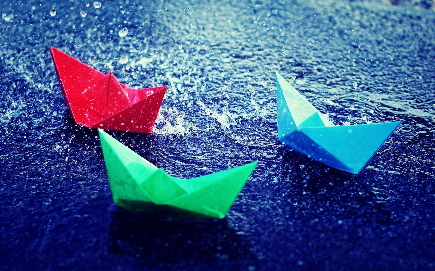 Paper boats in the rain HD Wallpaper