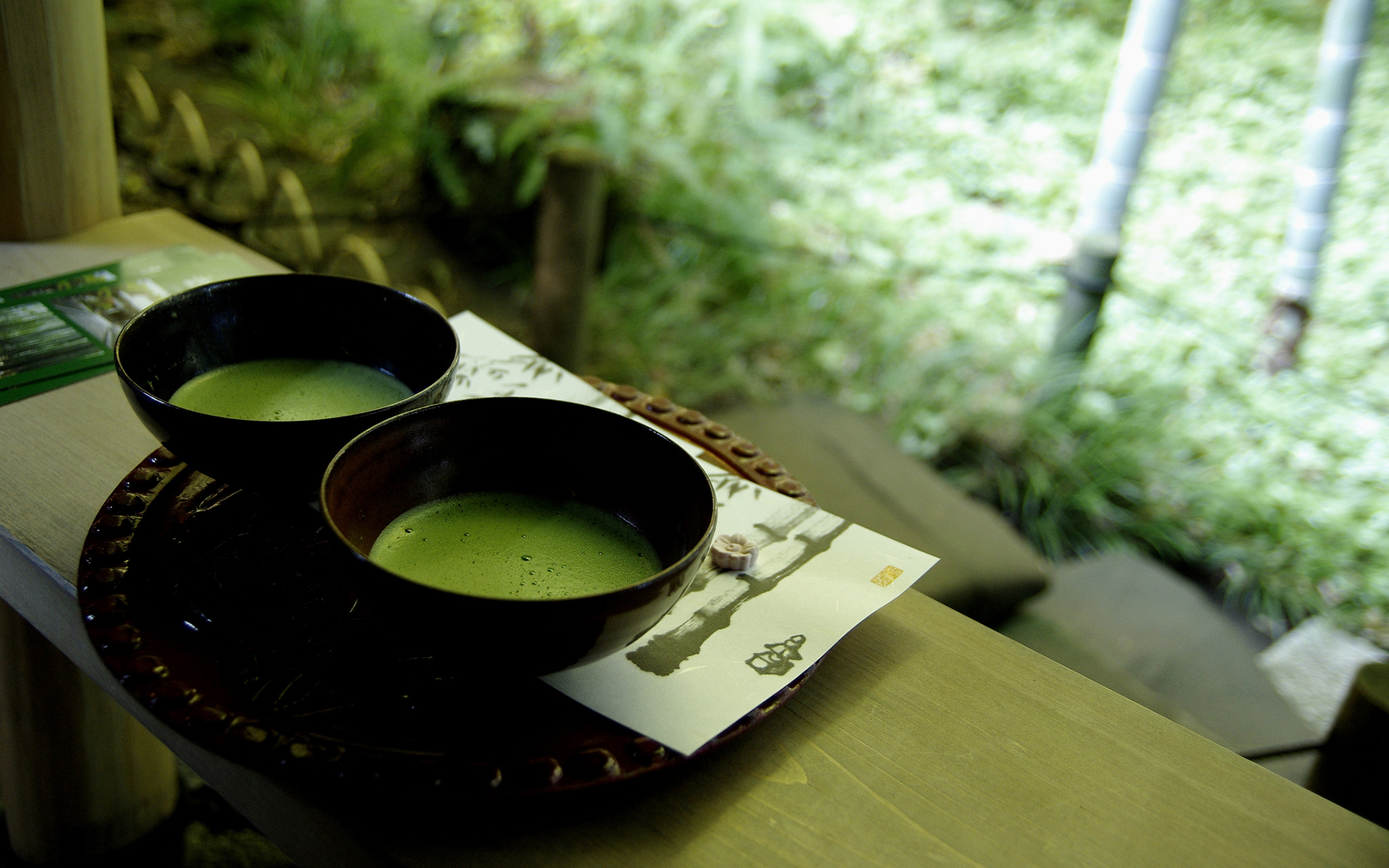 Two bowls of matcha tea on a tray HD Wallpaper