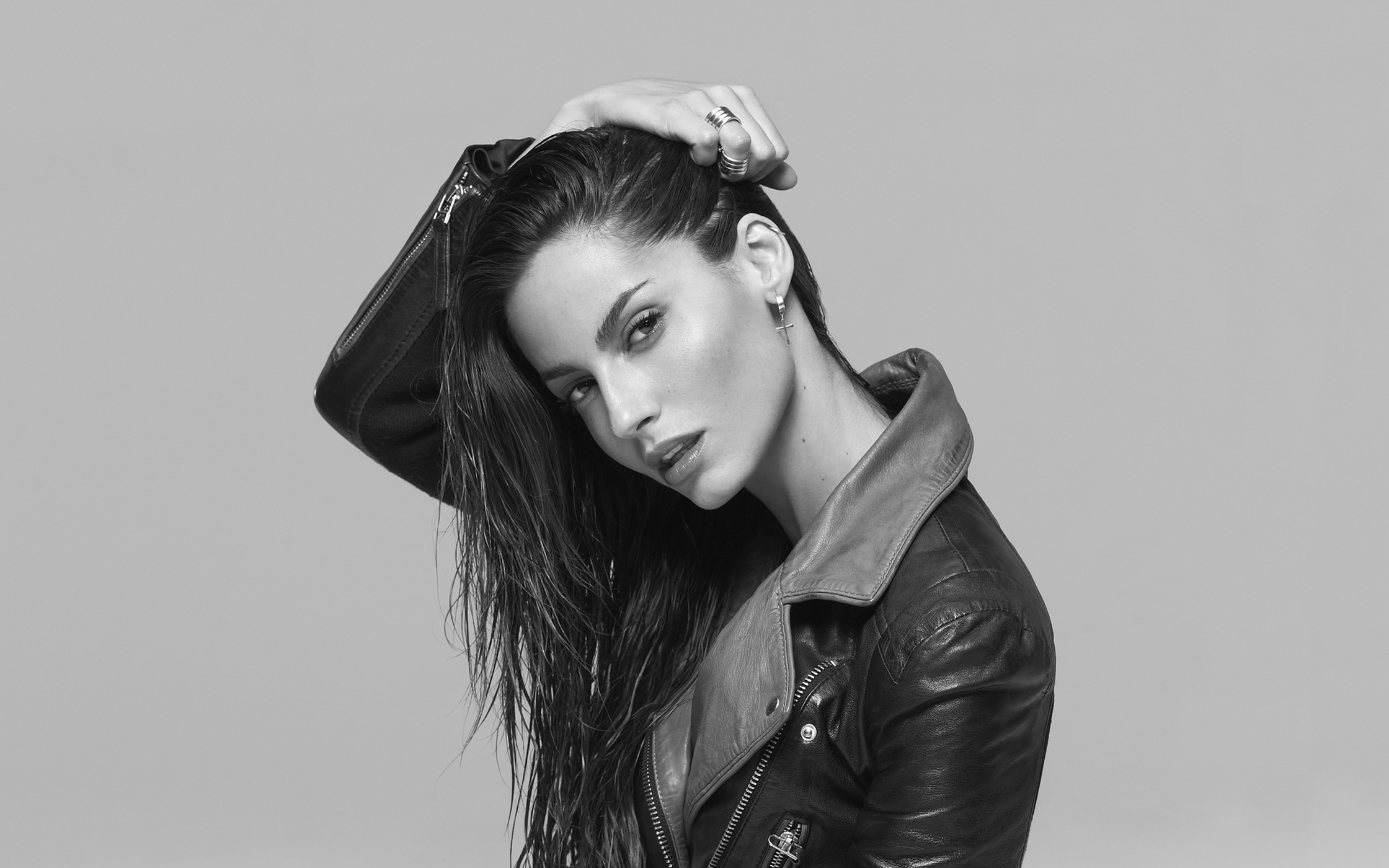 Ariadne Artiles in Leather Jacket HD Wallpaper