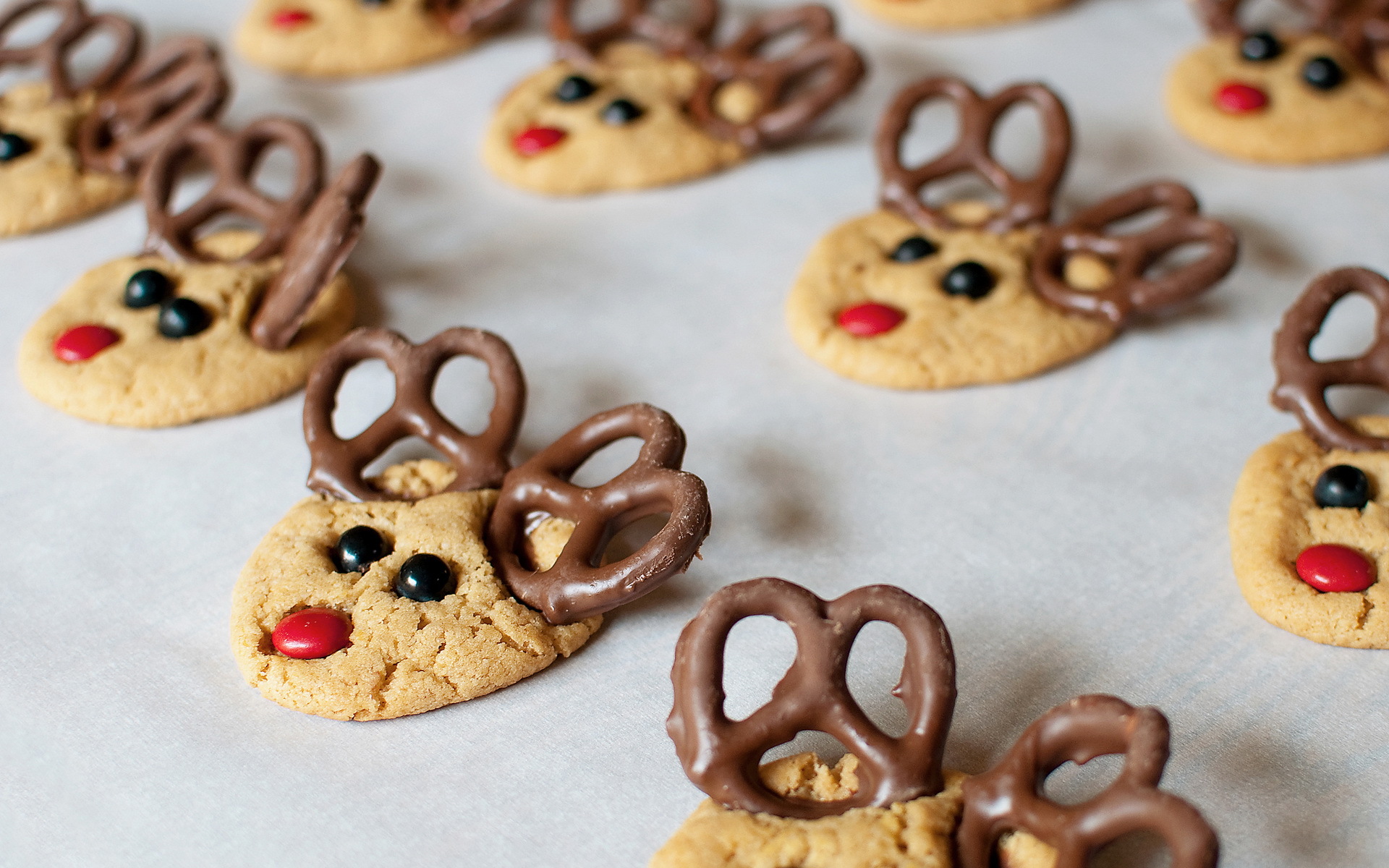 Reindeer Cookies with Pretzel Antlers HD Wallpaper