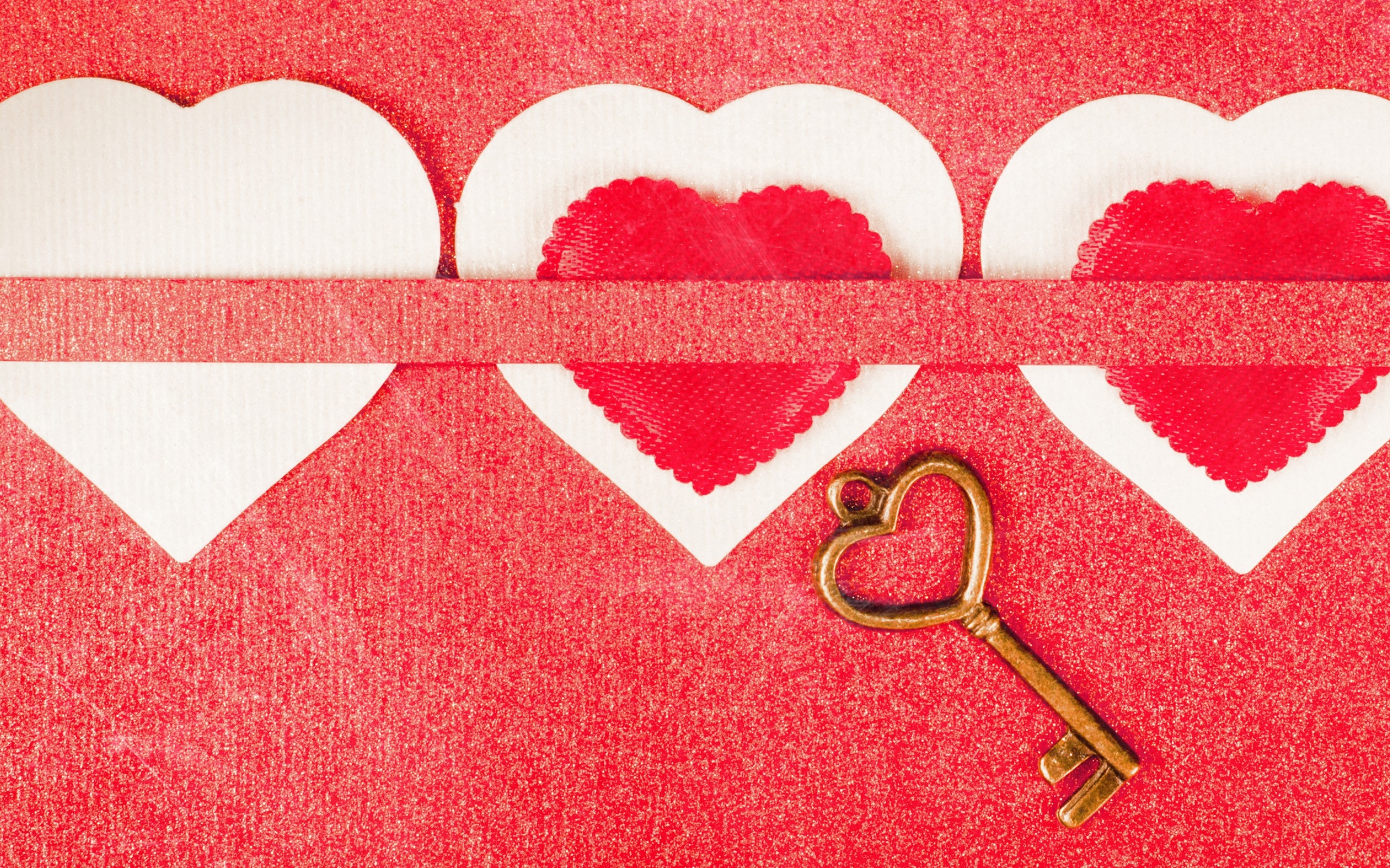 Valentine's Day hearts and key decoration HD Wallpaper