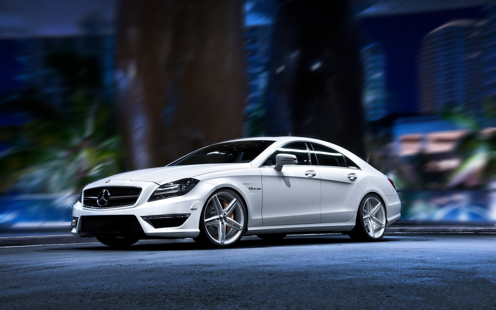 White Mercedes-Benz CLS V8 Biturbo HD Wallpaper