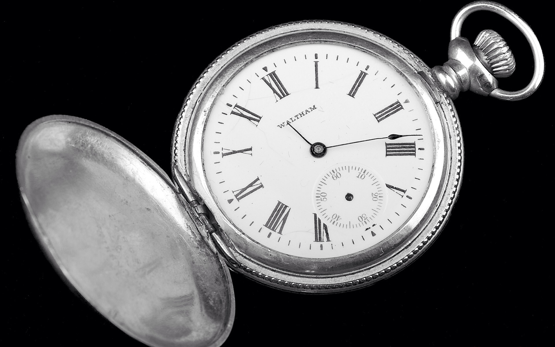 American Waltham pocket watch with open cover HD Wallpaper