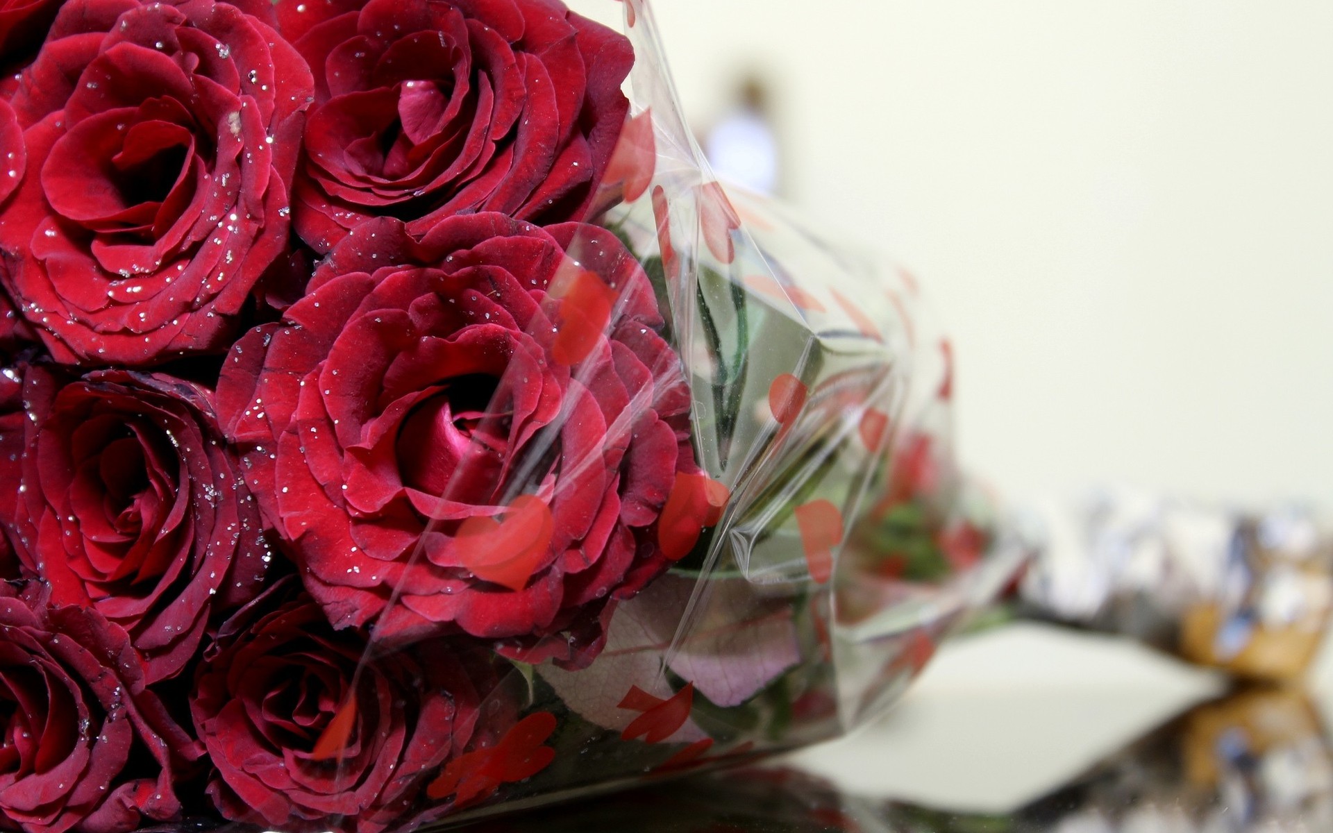Bouquet of red roses with glitter HD Wallpaper