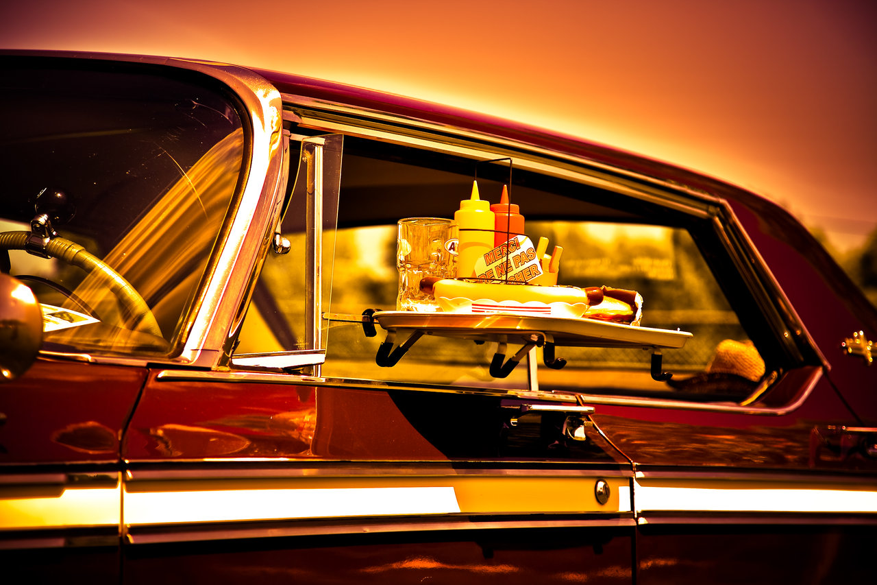 Classic car with a drive-in meal on a tray HD Wallpaper