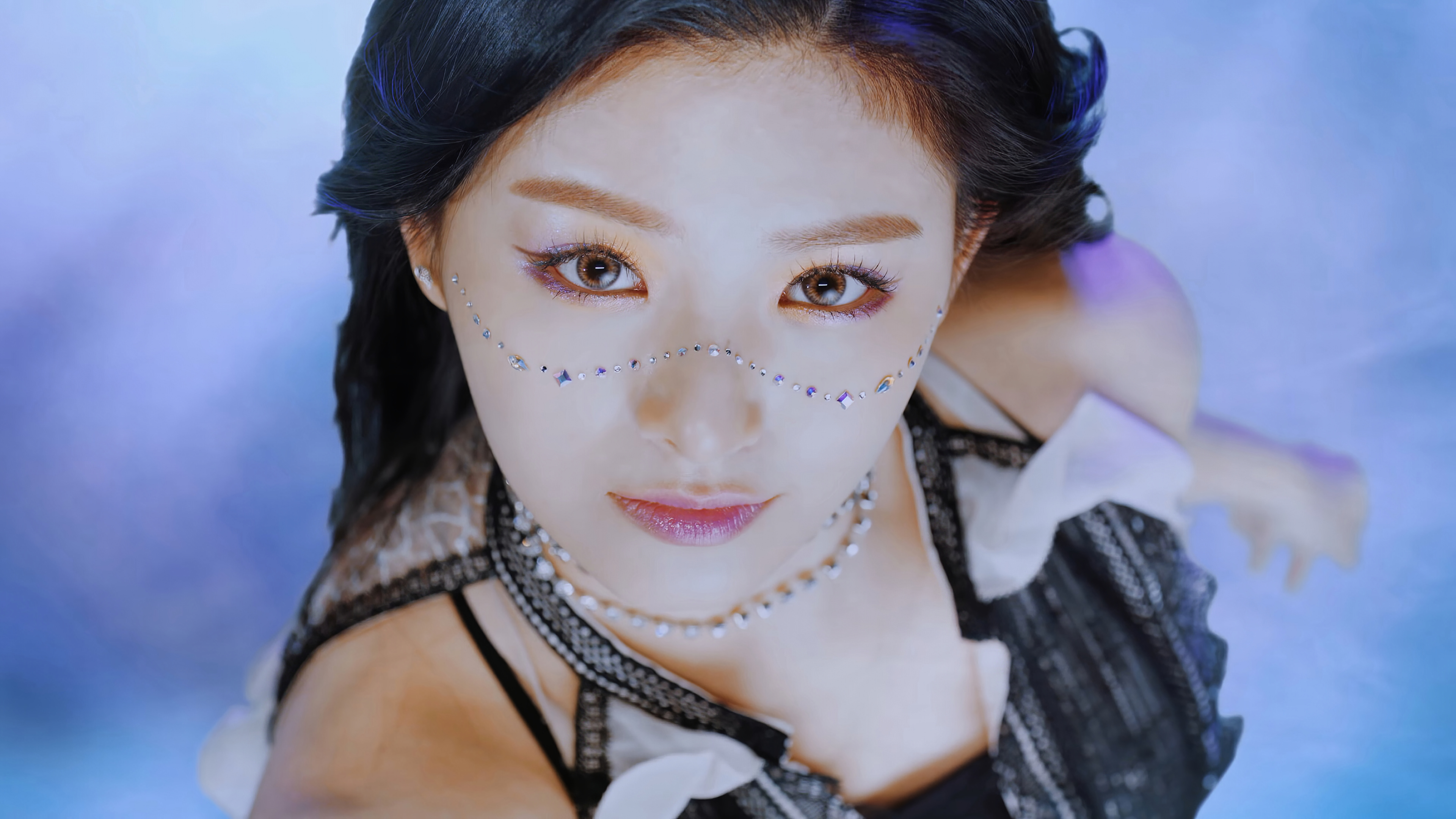 Yiren from EVERGLOW in DUN DUN 4K HD Wallpaper