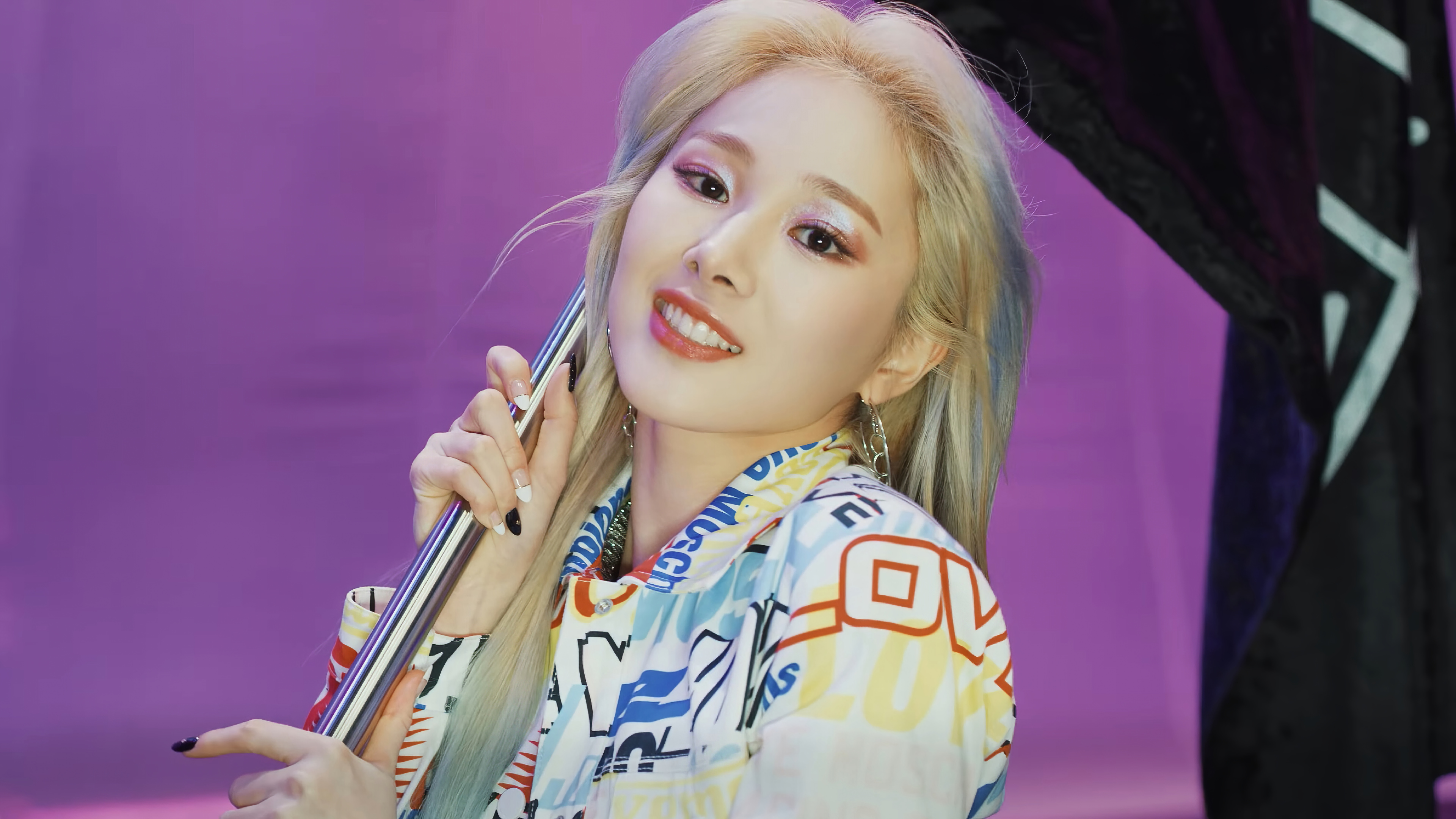 Mia from EVERGLOW in DUN DUN 4K HD Wallpaper