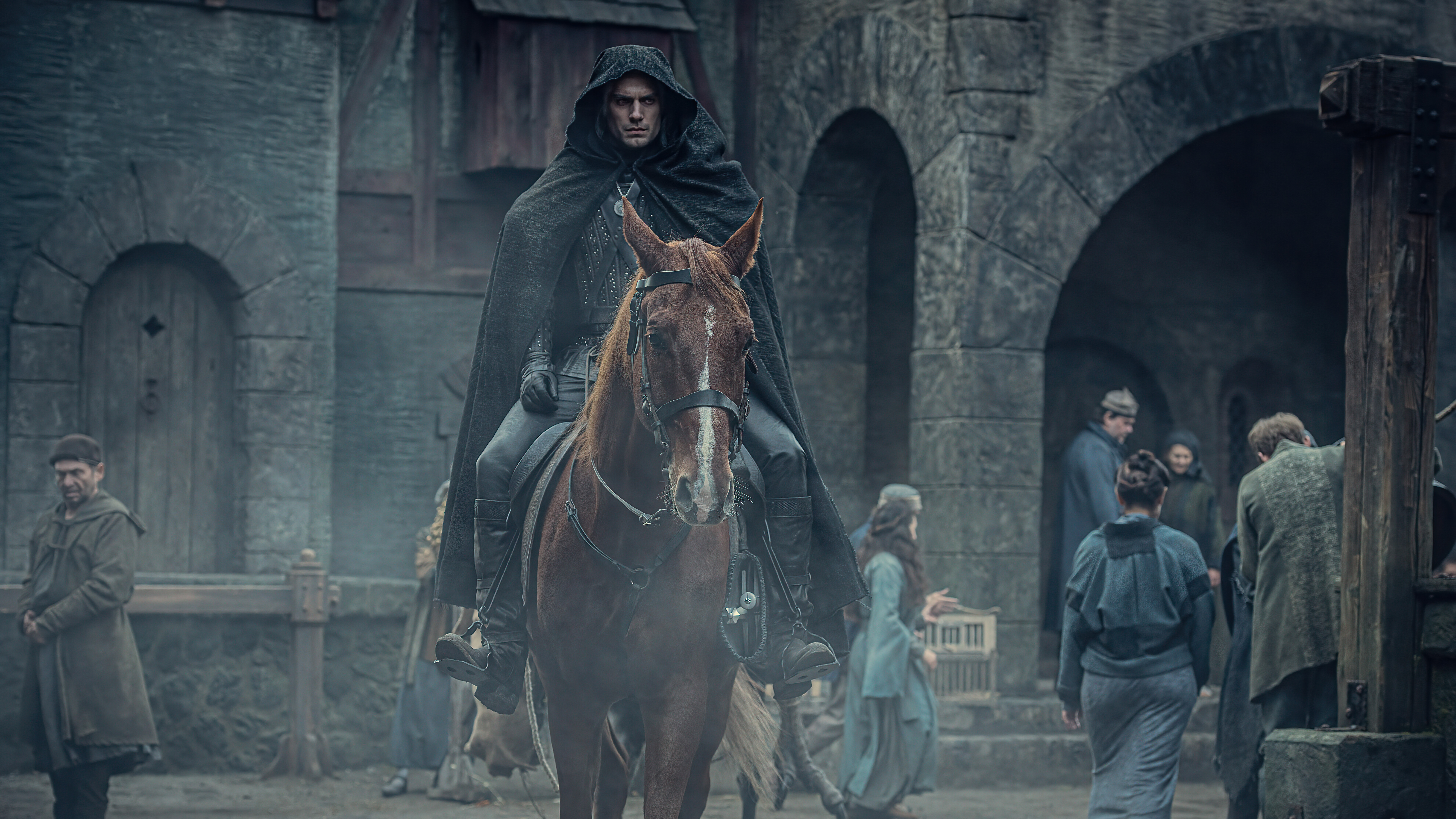 Geralt of Rivia on horseback in a medieval town HD Wallpaper