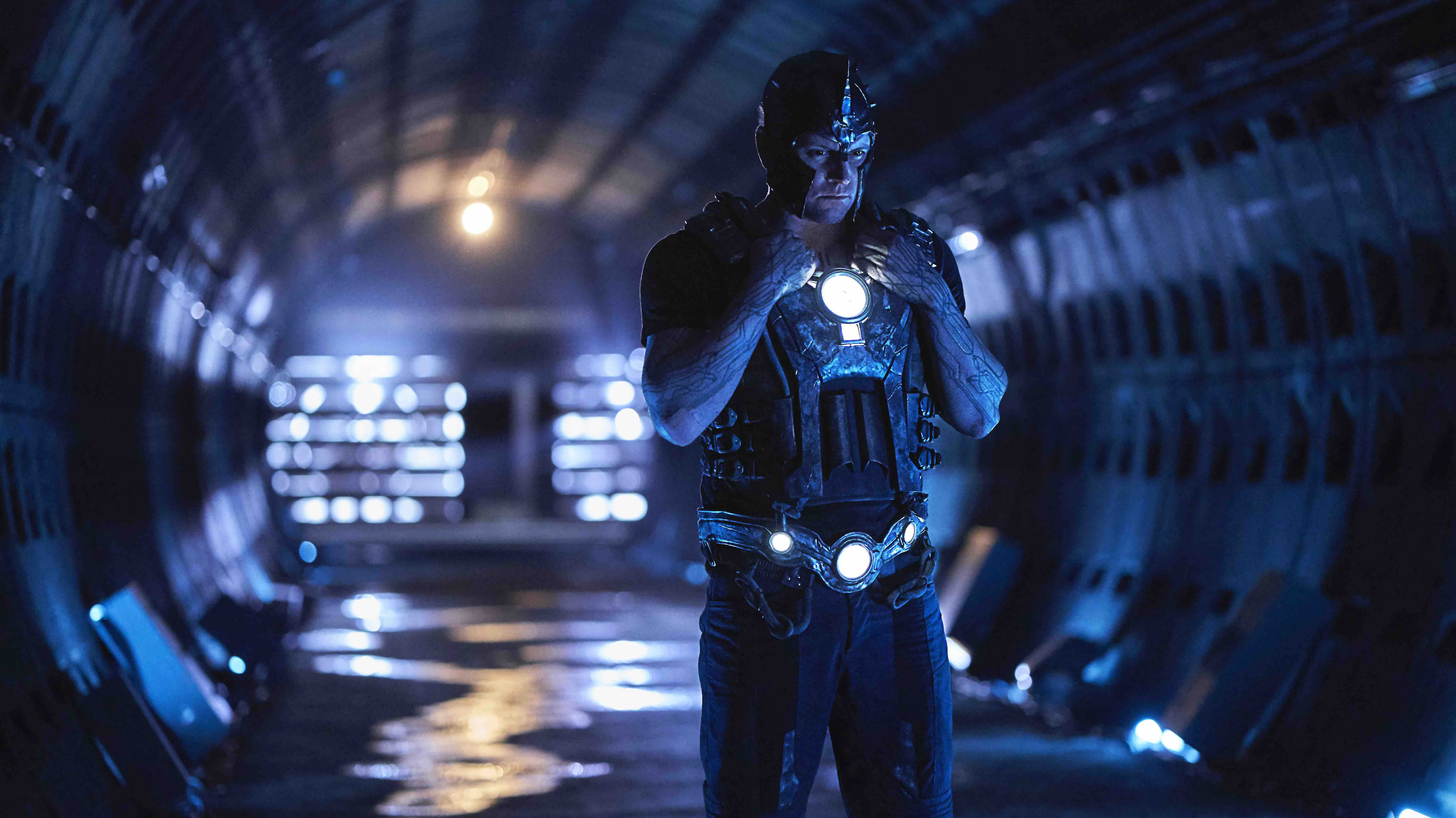Dr. Light from Titans in a tunnel HD Wallpaper