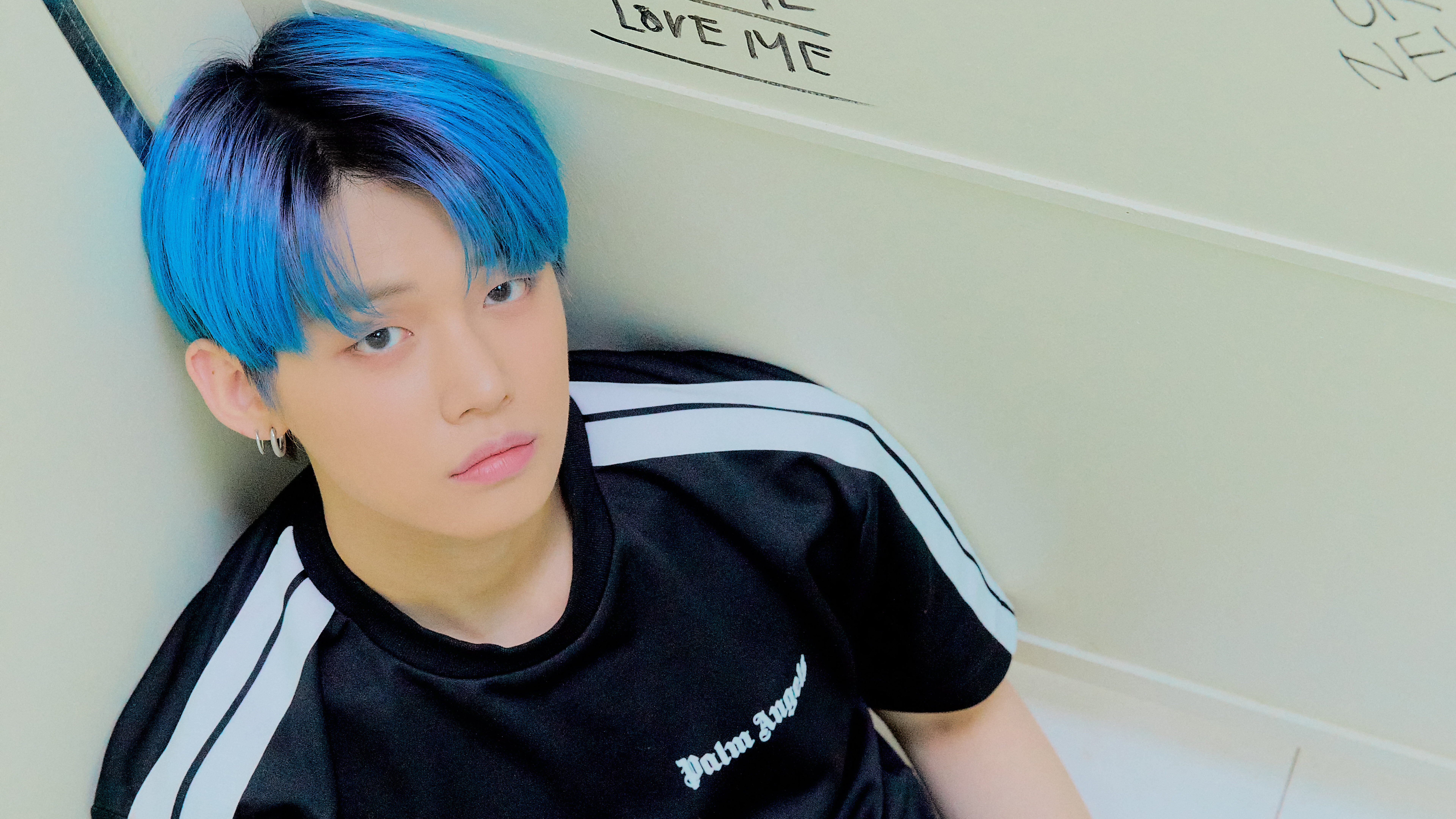 Yeonjun from TXT with blue hair HD Wallpaper
