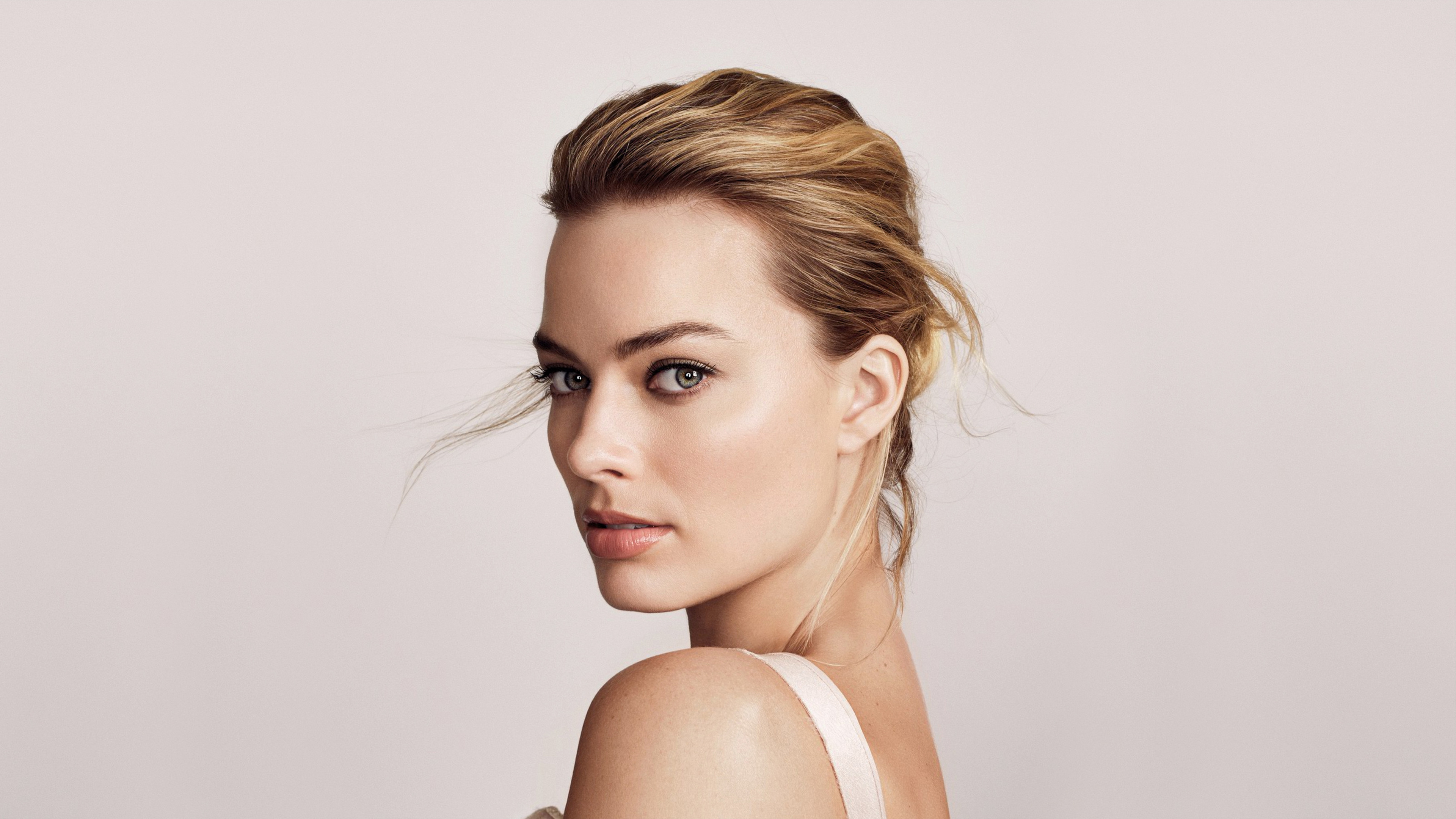Margot Robbie Blonde 4K HD Wallpaper