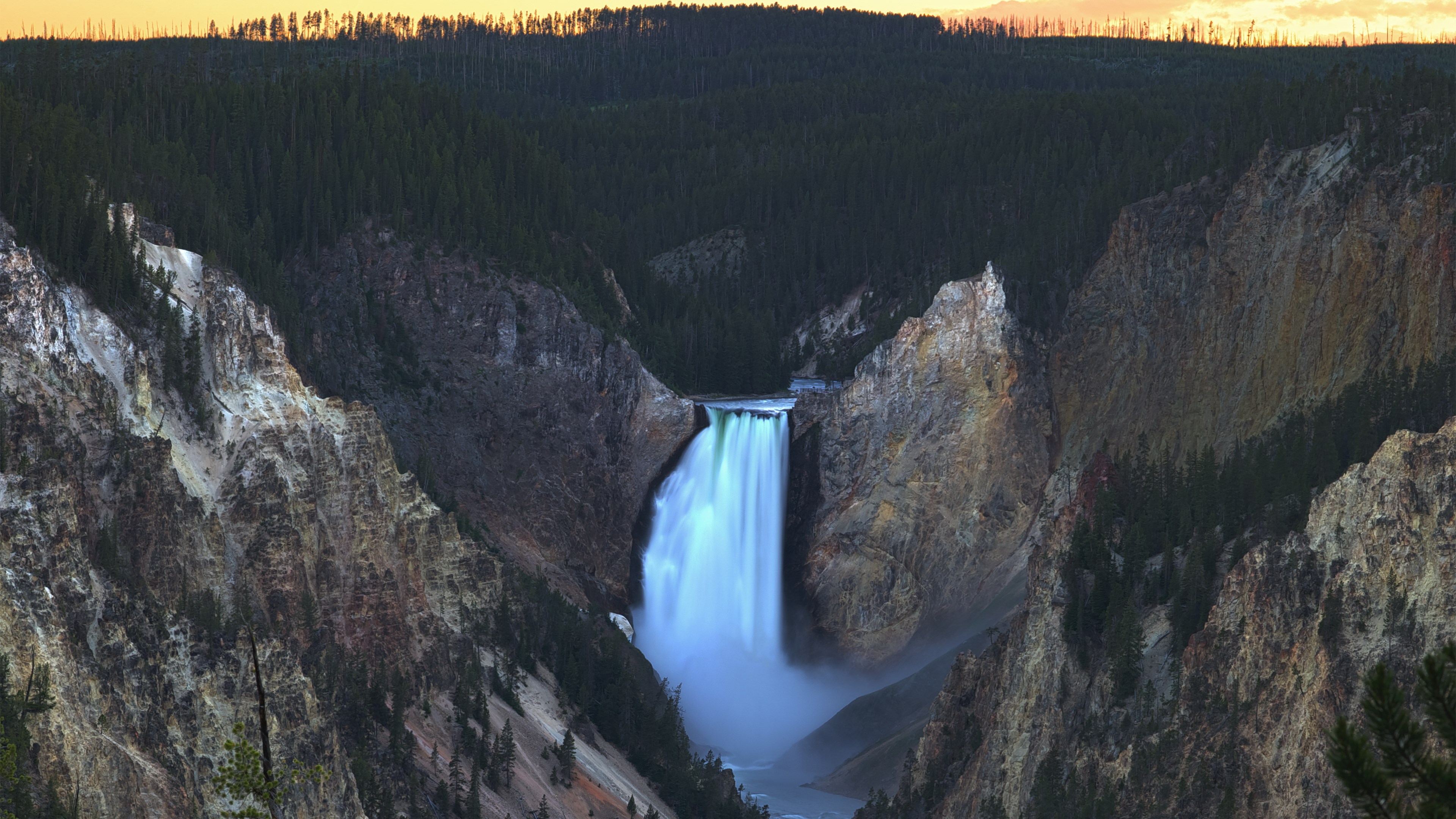Lower Falls of the Yellowstone River in Grand Canyon of the Yellowstone HD Wallpaper