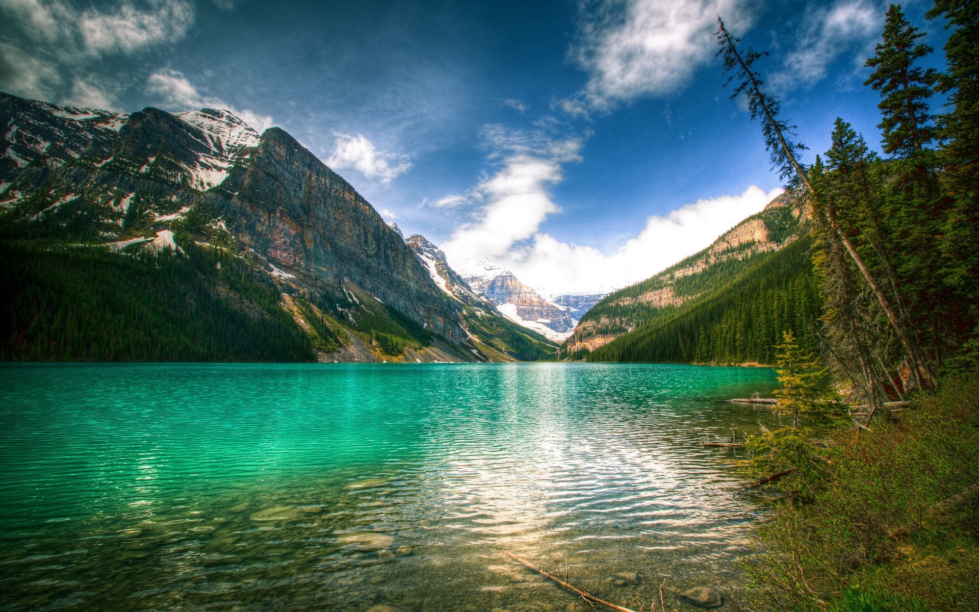 Turquoise lake and snow-capped mountains HD Wallpaper