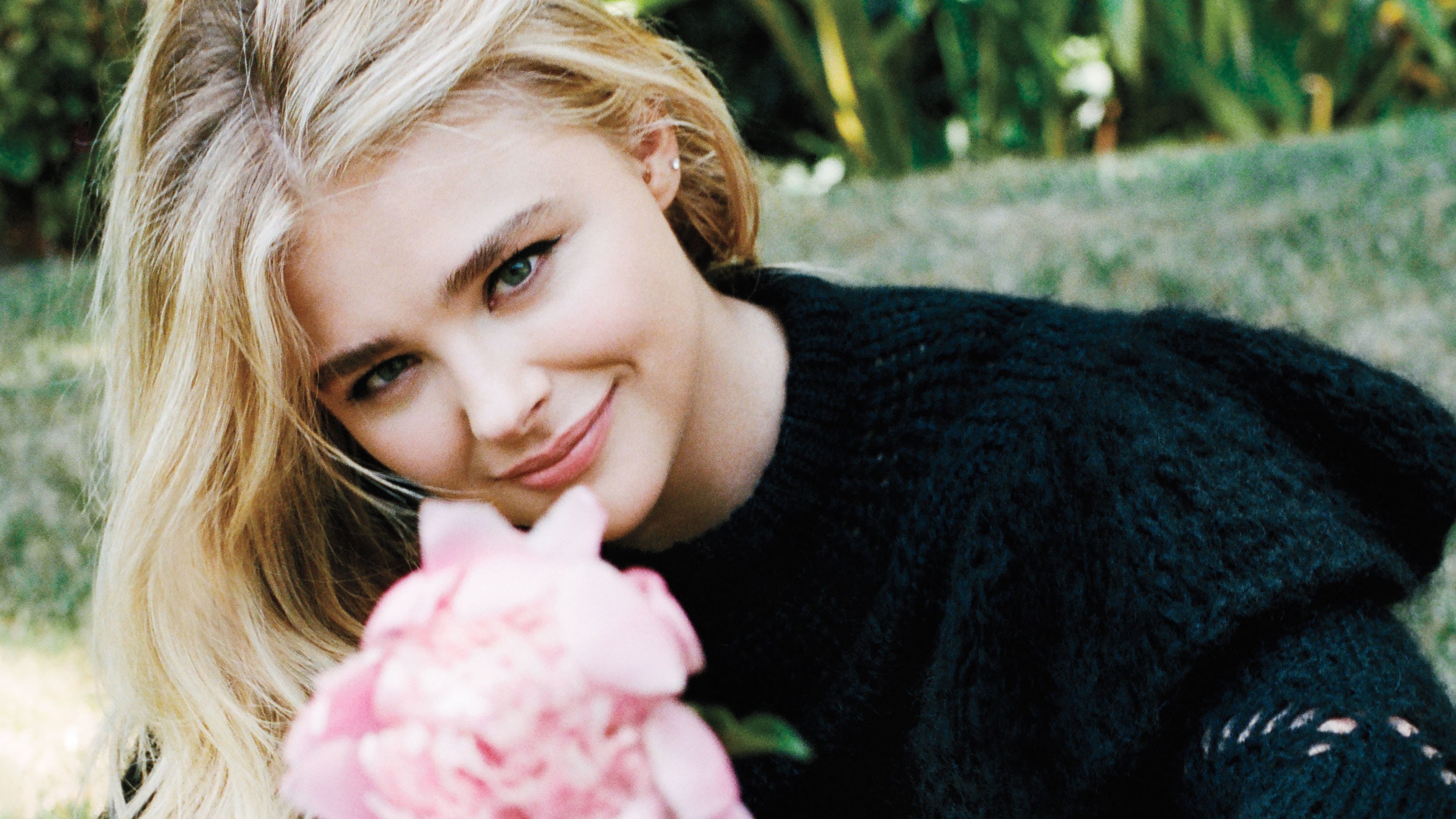 Chloe Grace Moretz blonde girl 4K HD Wallpaper