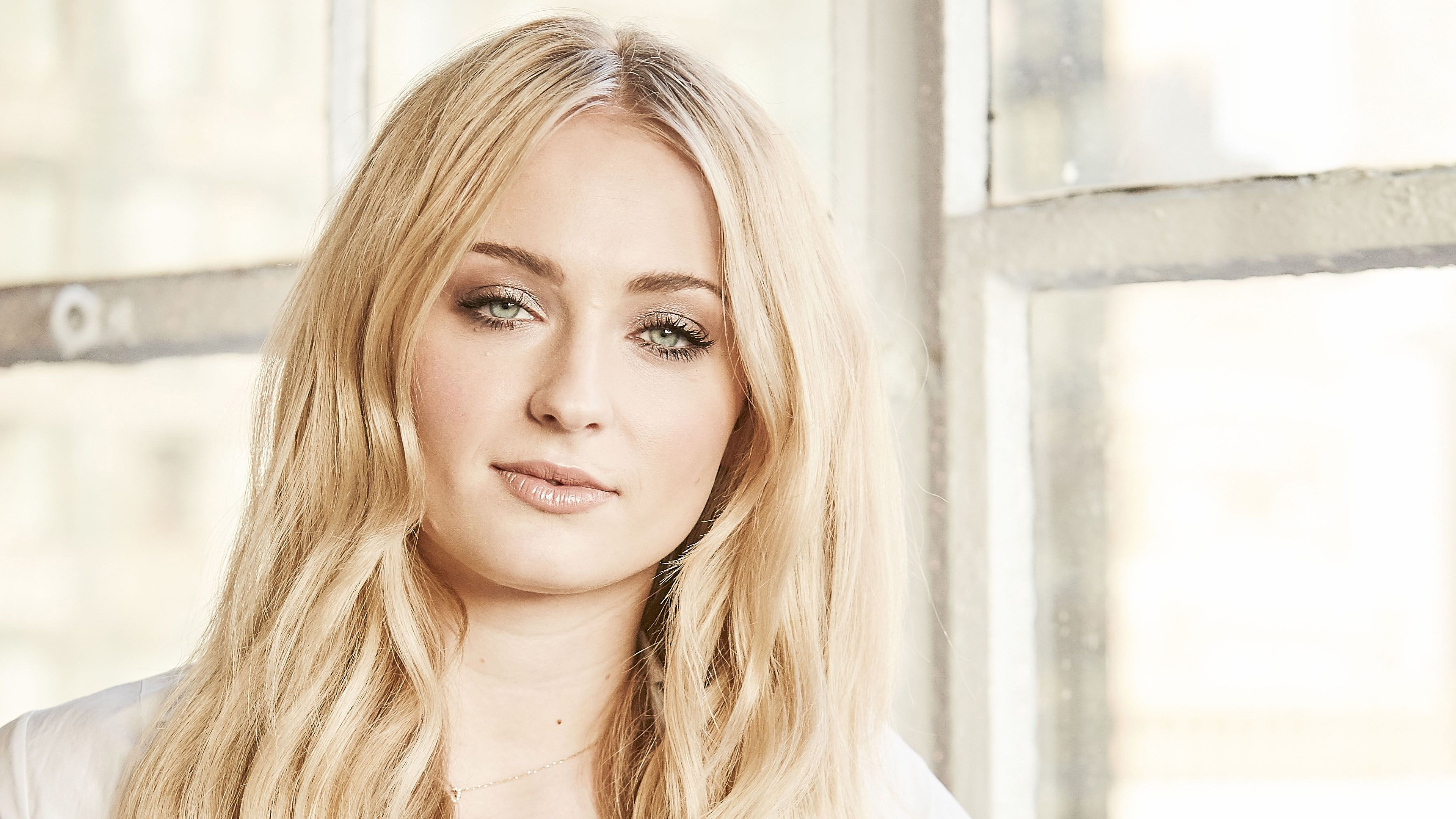 Sophie Turner Blonde 4K HD Wallpaper