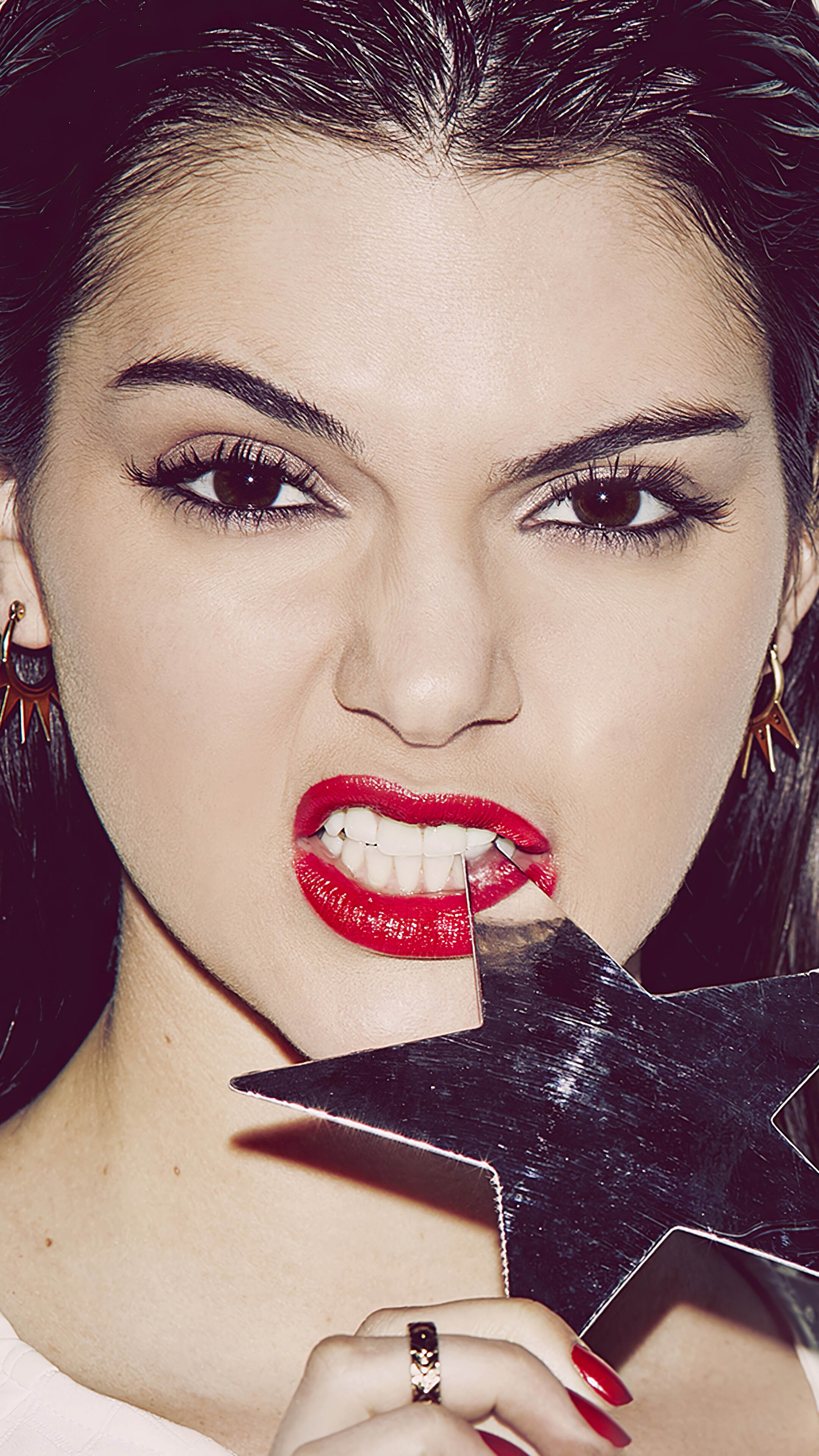 Kendall Jenner with a star HD Phone Wallpaper
