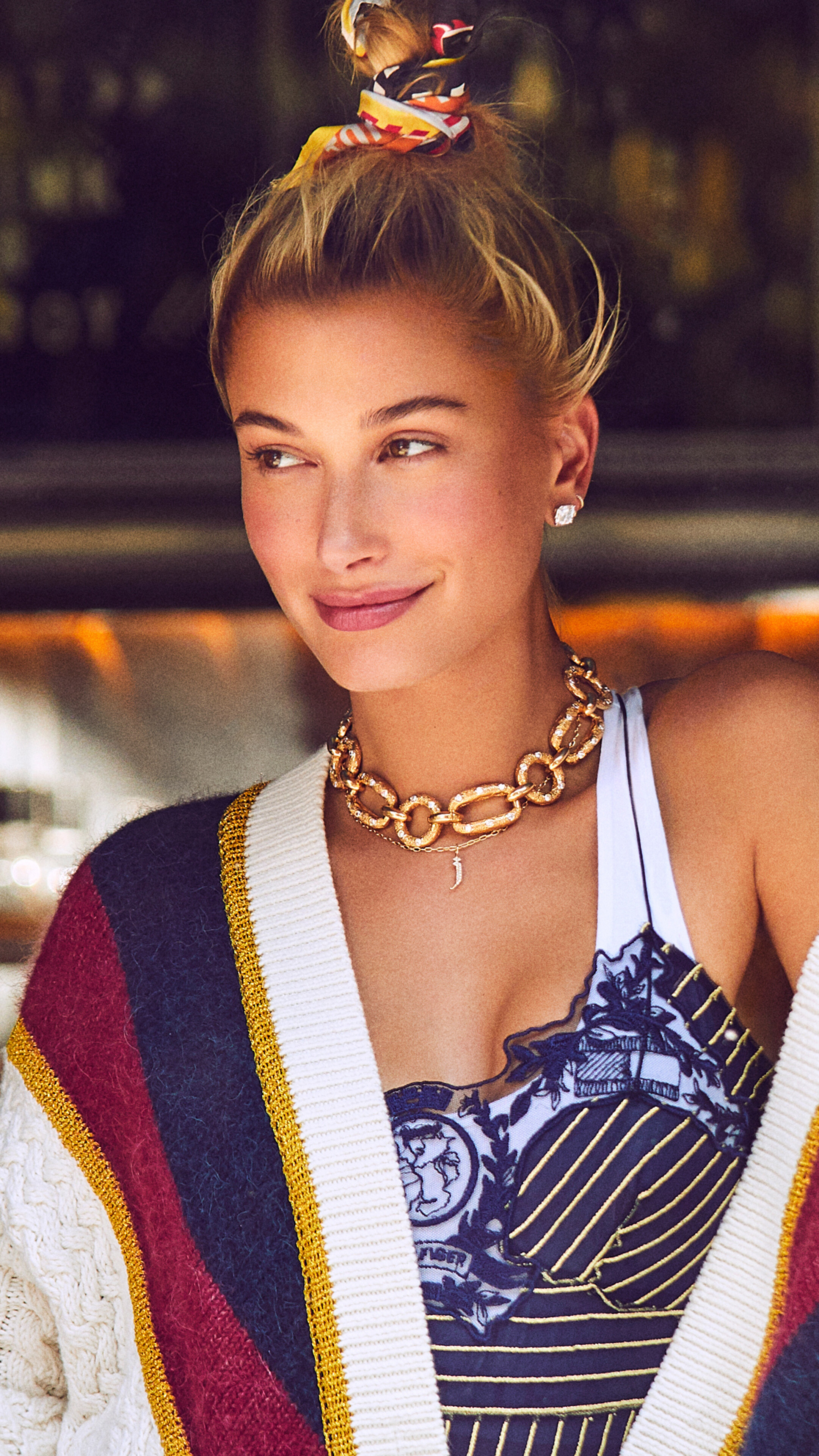 Hailey Baldwin wearing a cardigan and necklace HD Phone Wallpaper