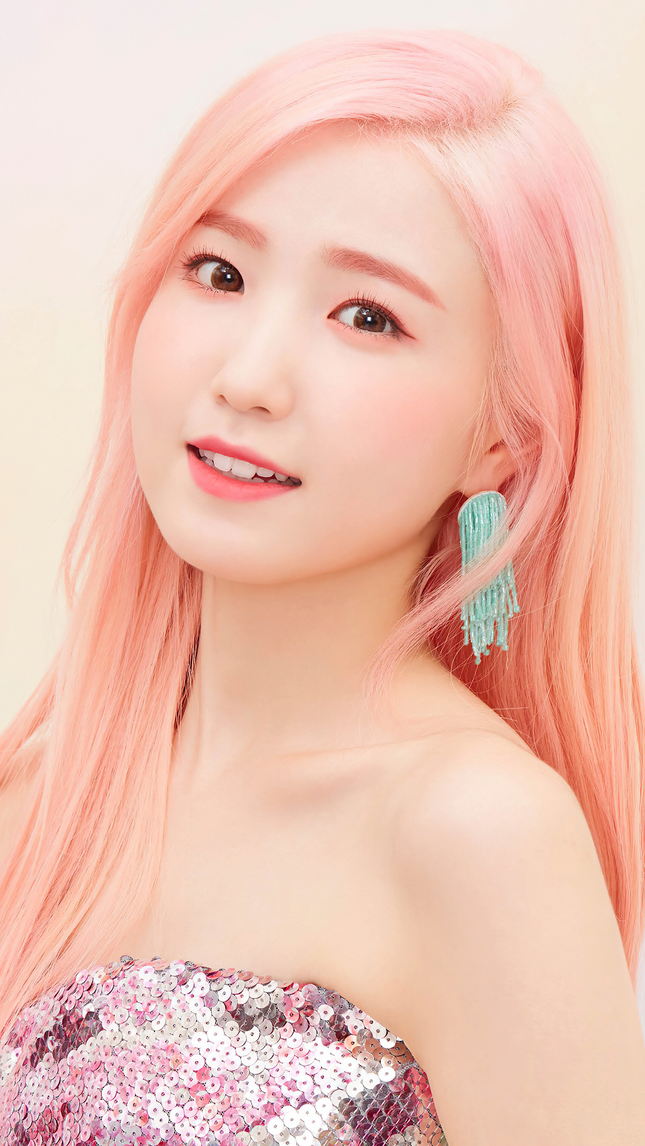 Hitomi from IZ*ONE HD Phone Wallpaper