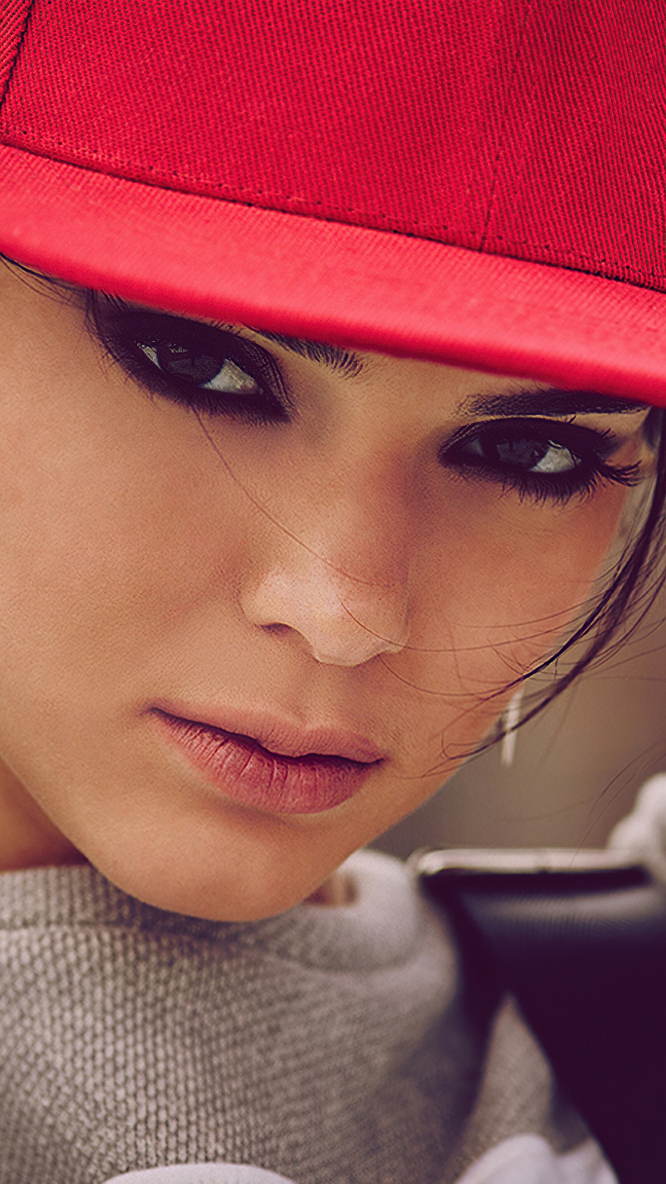 Kendall Jenner wearing a red cap HD Phone Wallpaper