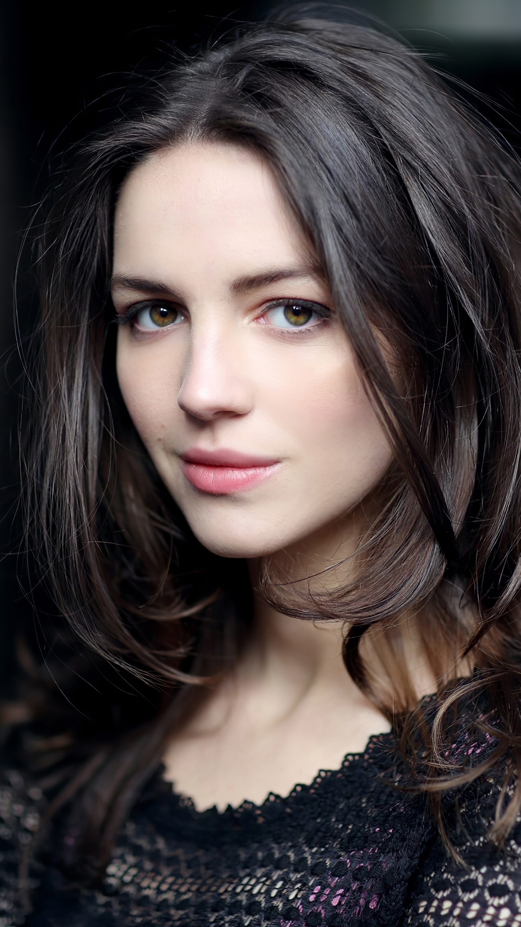 Ella Hunt 4K HD Phone Wallpaper