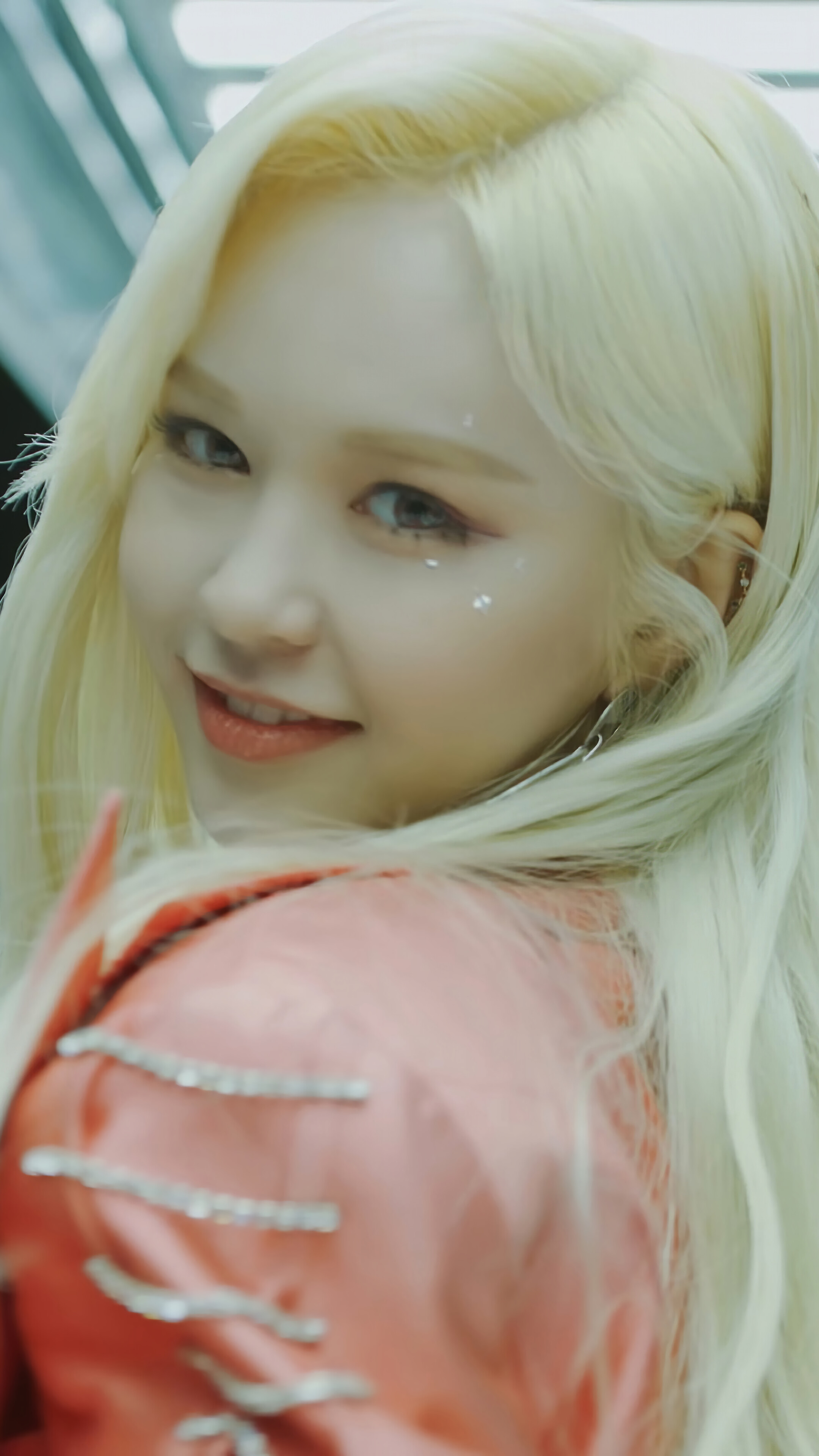 E:U from EVERGLOW in DUN DUN 4K HD Phone Wallpaper