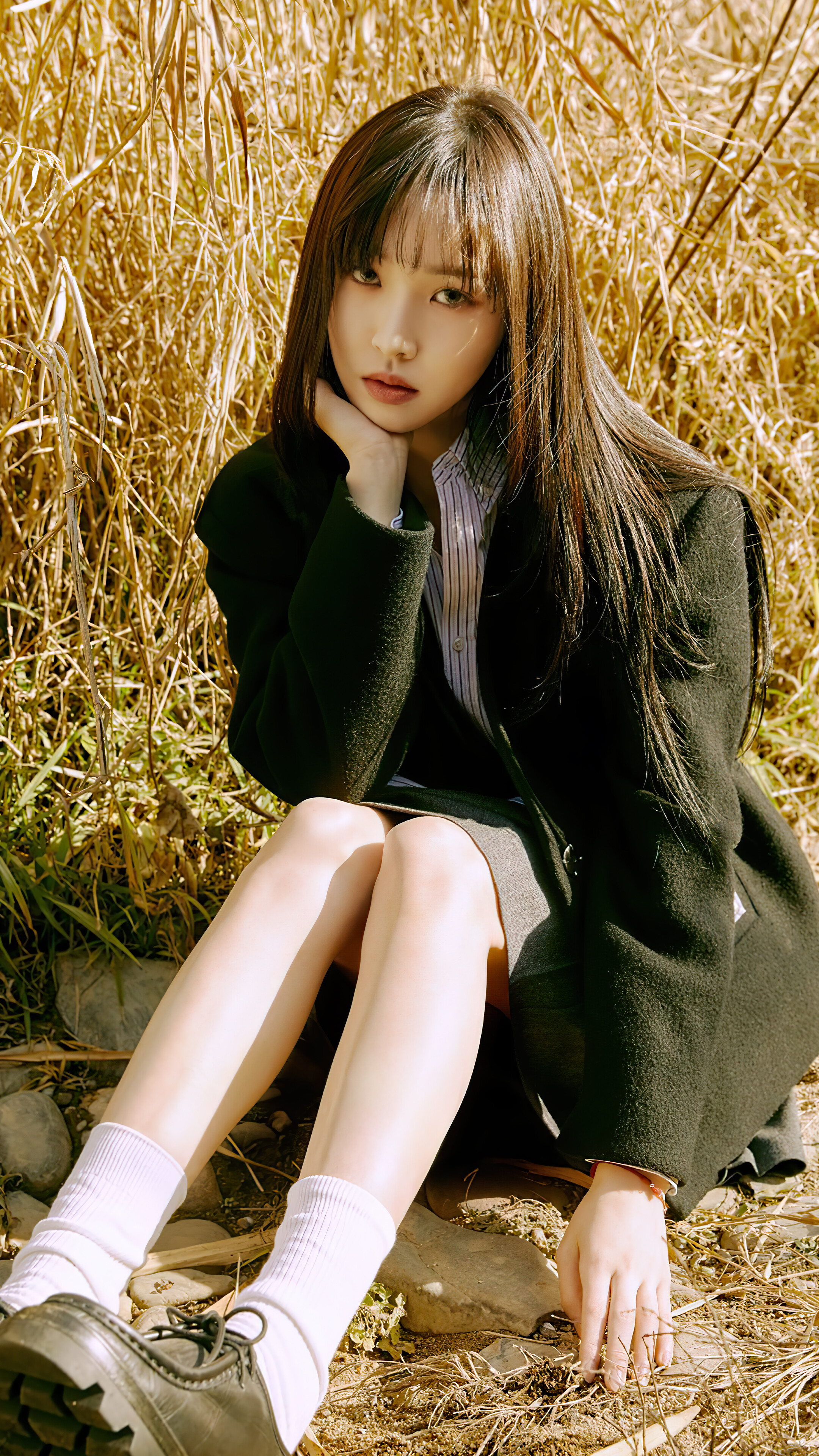 Yuju from GFriend in Labyrinth 4K HD Phone Wallpaper