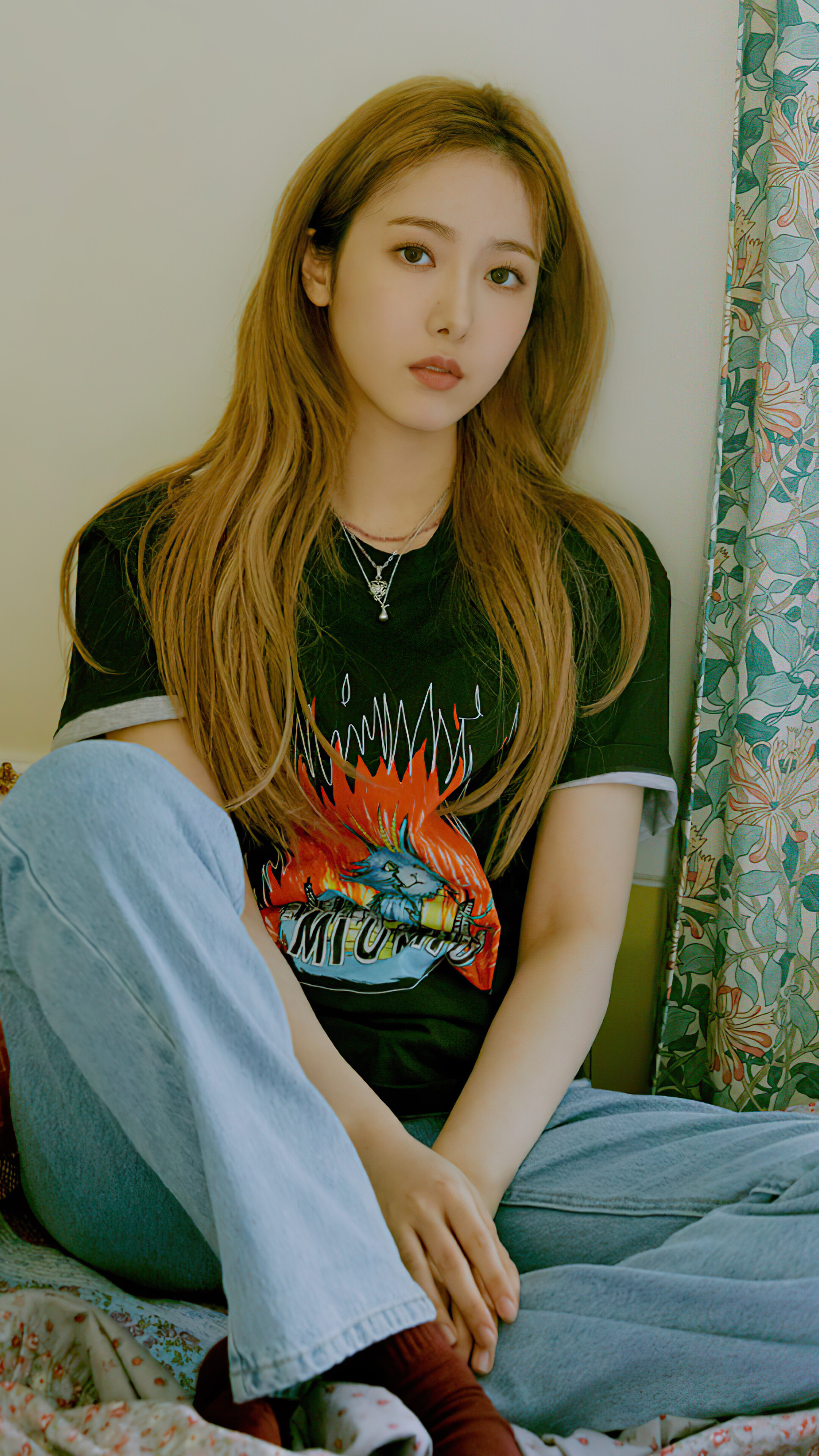 SinB from GFriend in Labyrinth 4K HD Phone Wallpaper
