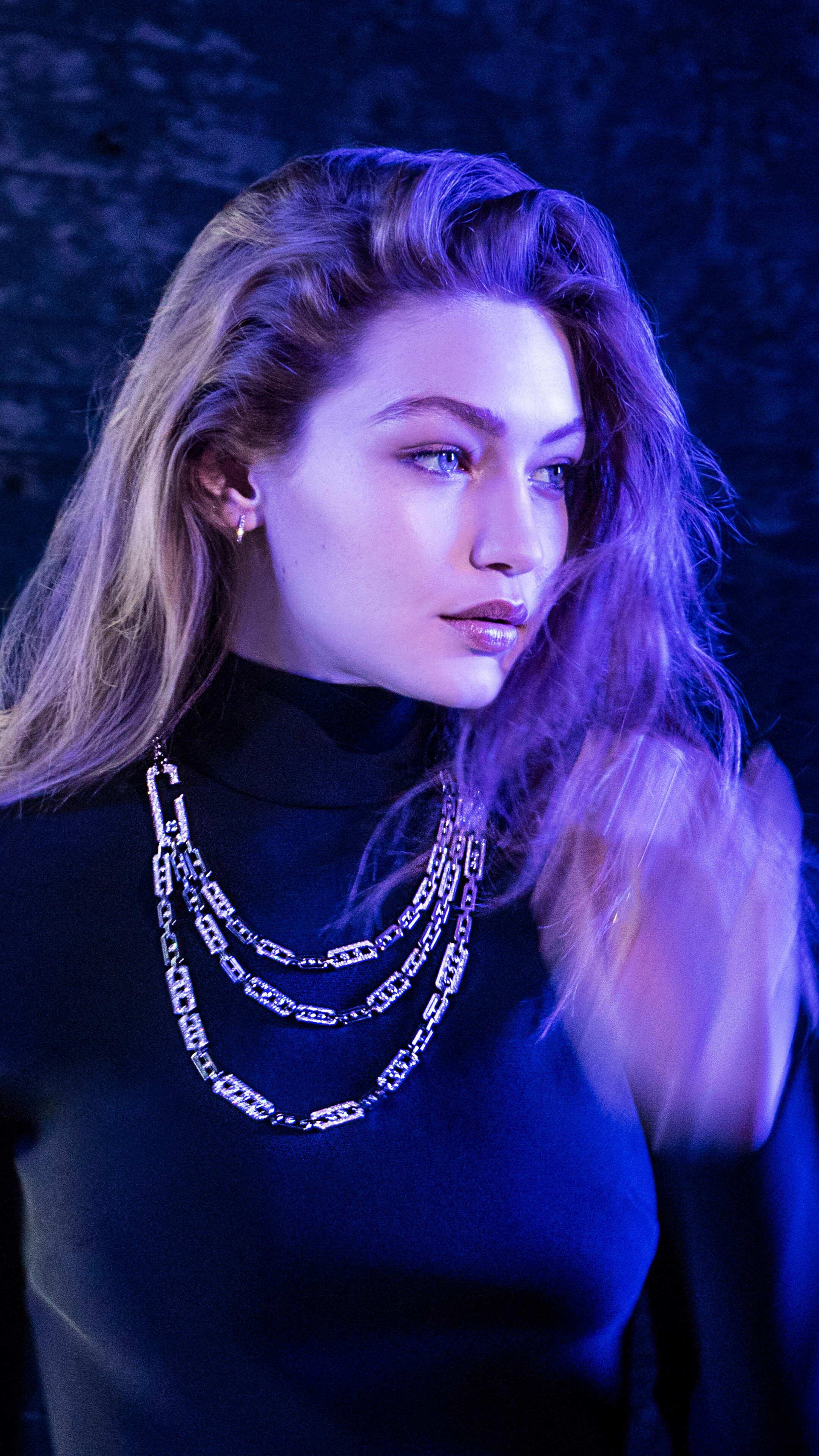 Gigi Hadid wearing a black turtleneck and necklace HD Phone Wallpaper