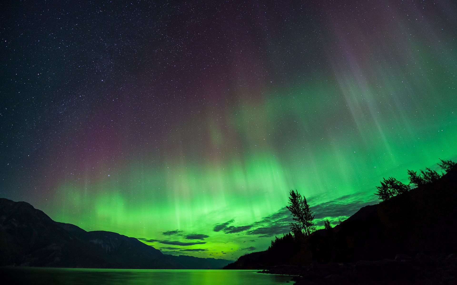 Aurora Borealis over a lake and mountains HD Wallpaper