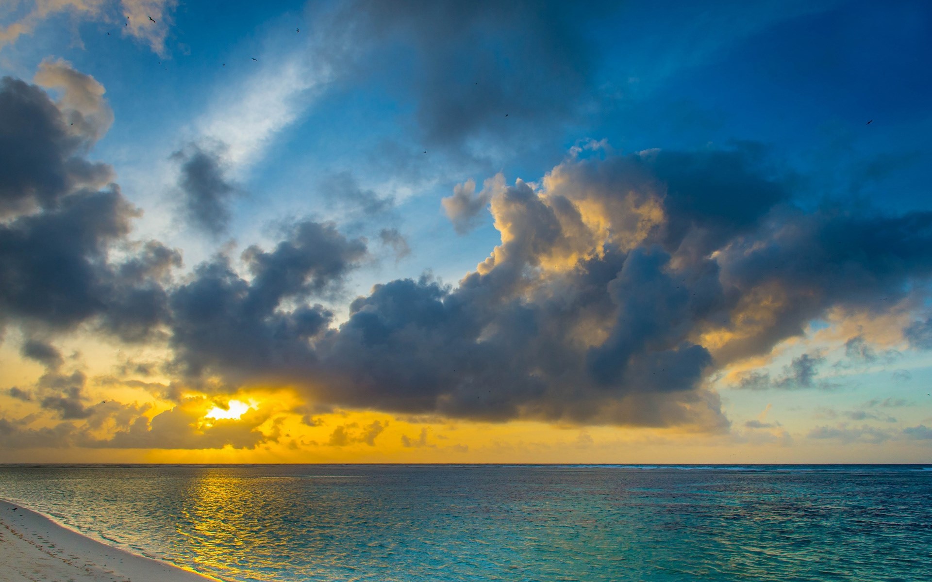 Sunset over the ocean with dramatic clouds HD Wallpaper