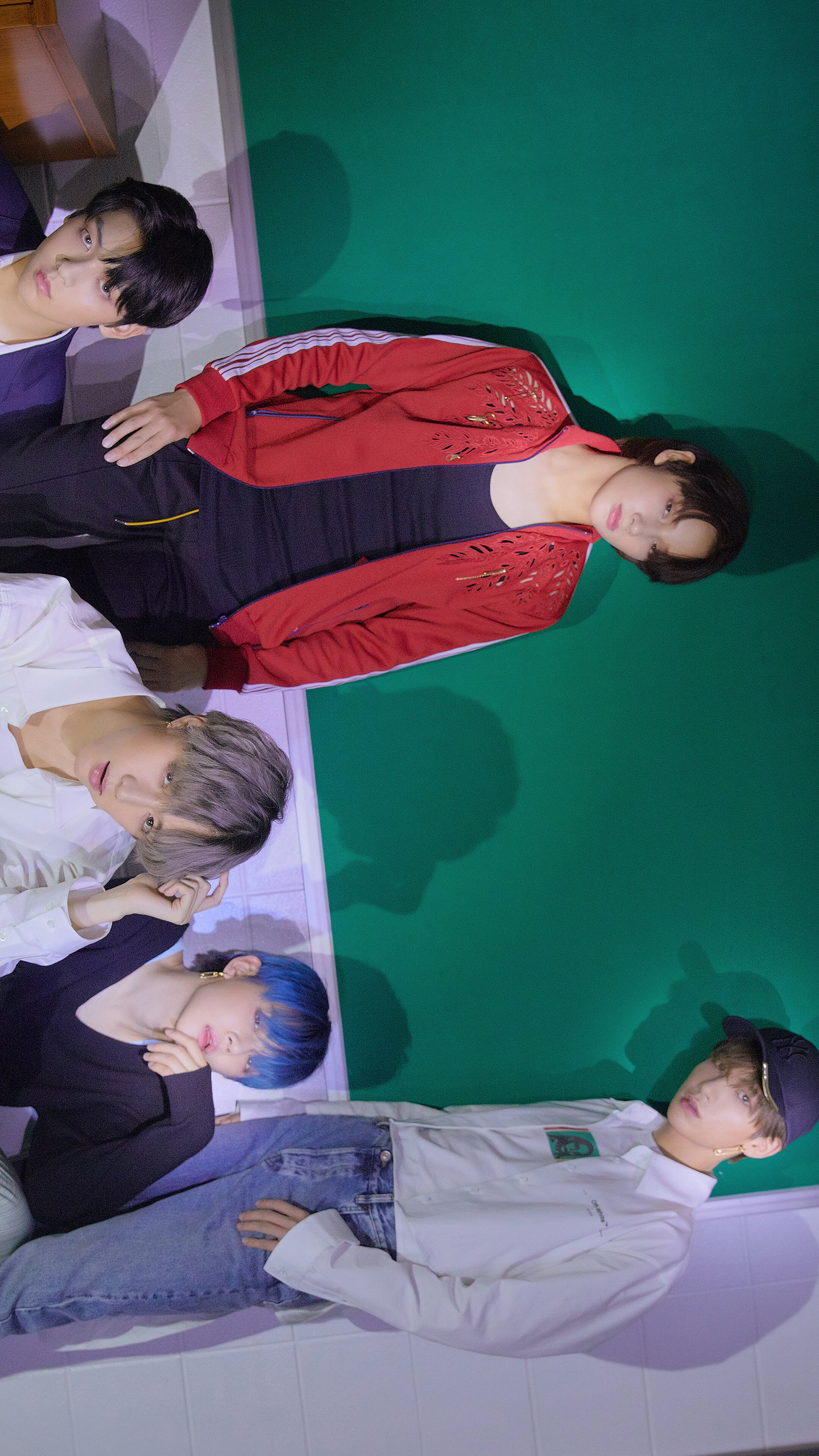 TXT members in a group pose HD Phone Wallpaper