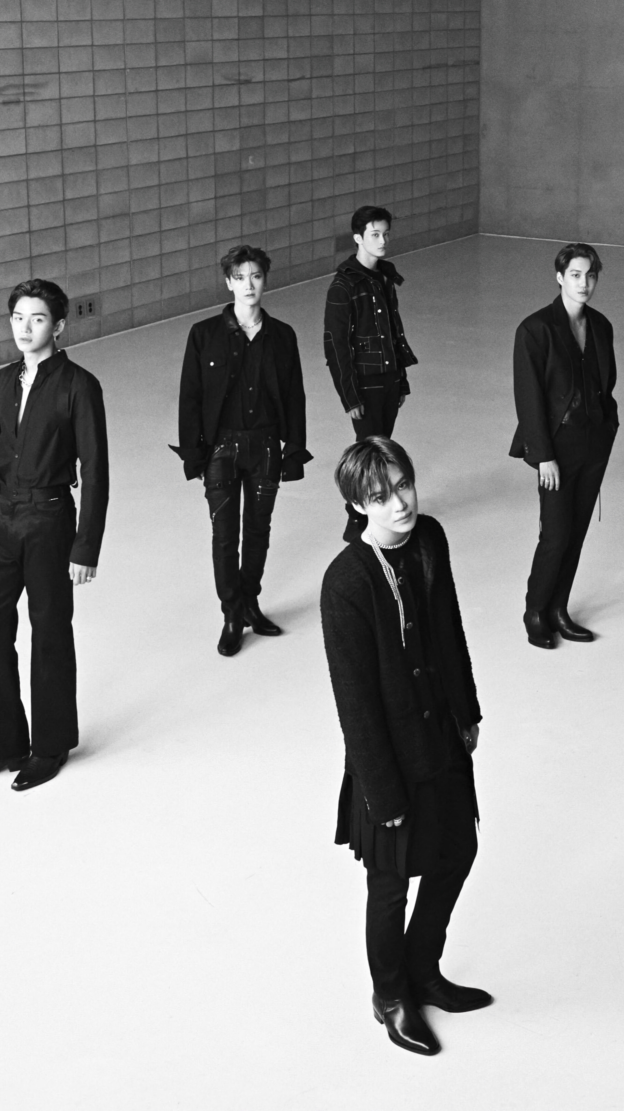 SuperM members in black outfits HD Phone Wallpaper
