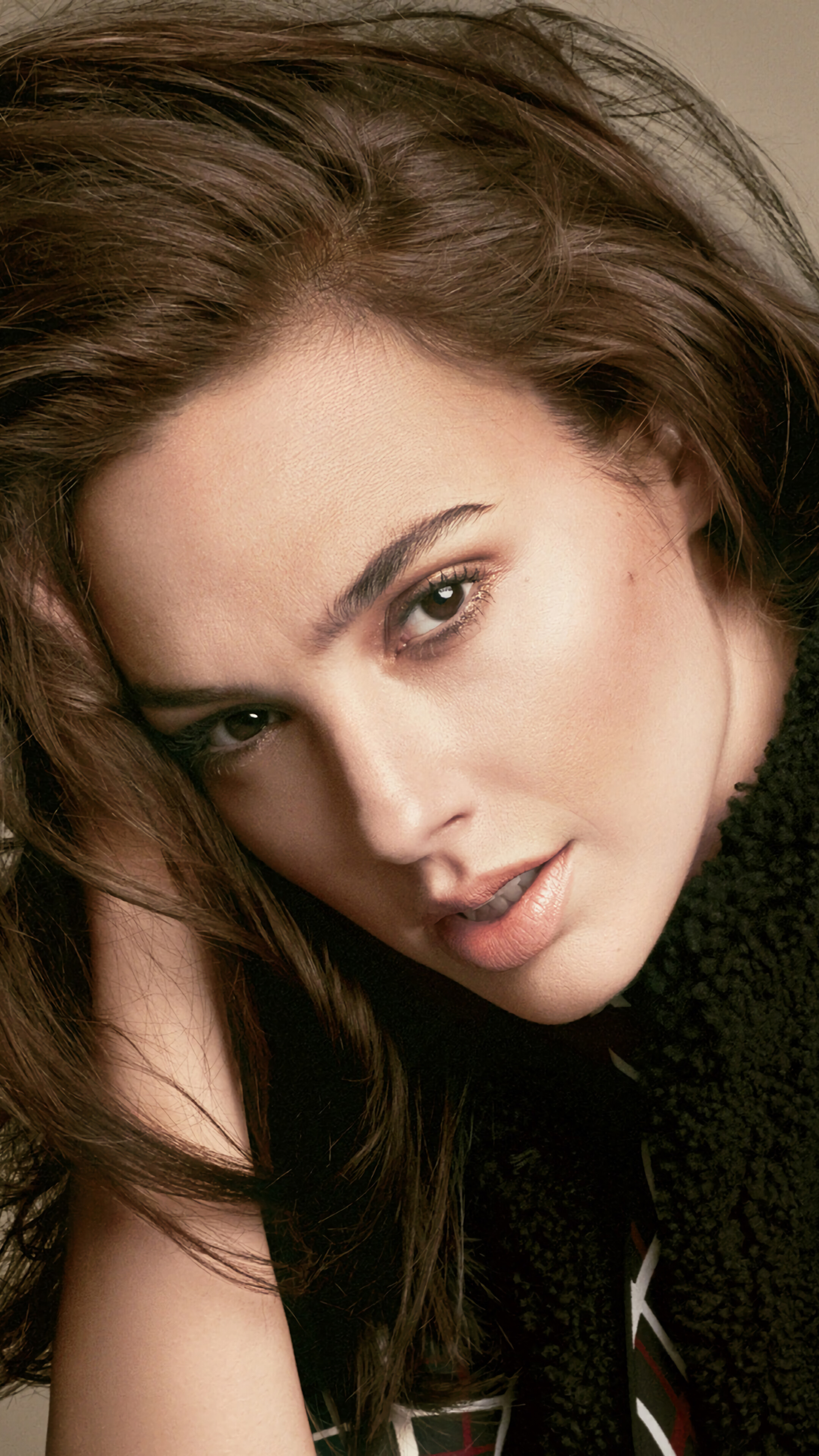 Gal Gadot 4K HD Phone Wallpaper