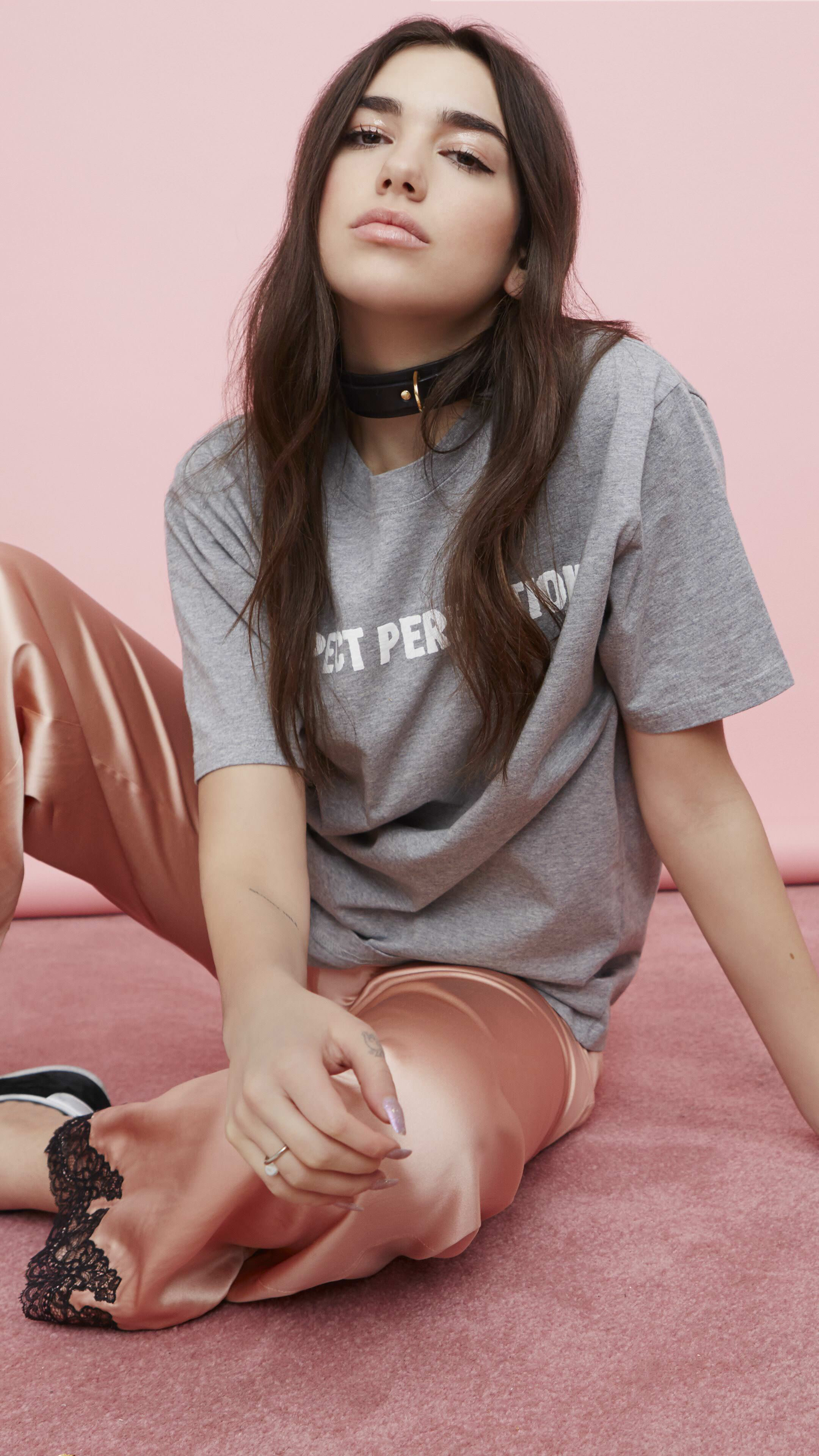 Dua Lipa wearing a choker and t-shirt HD Phone Wallpaper