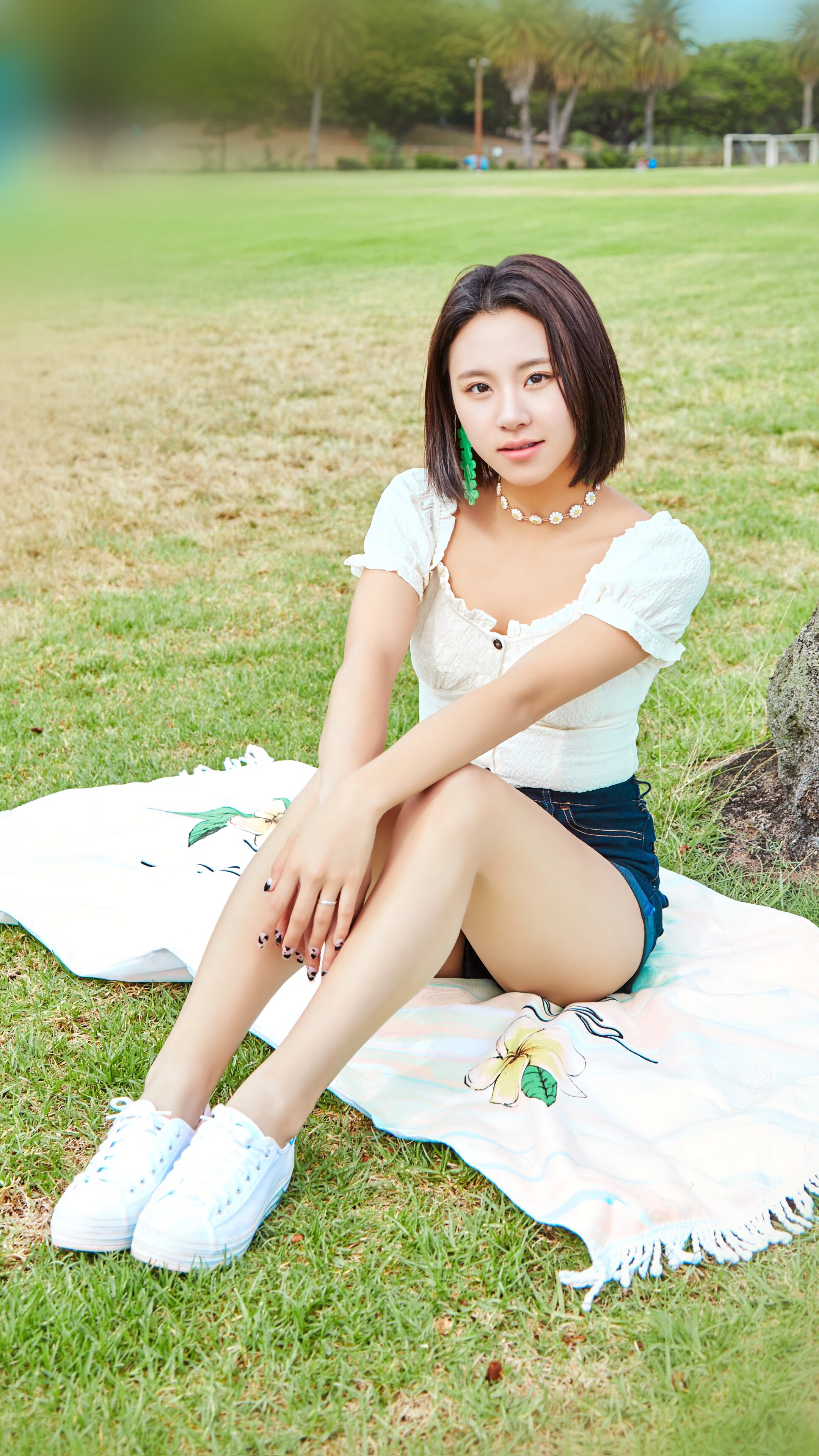 Chaeyoung from TWICE sitting on a blanket in a park HD Phone Wallpaper