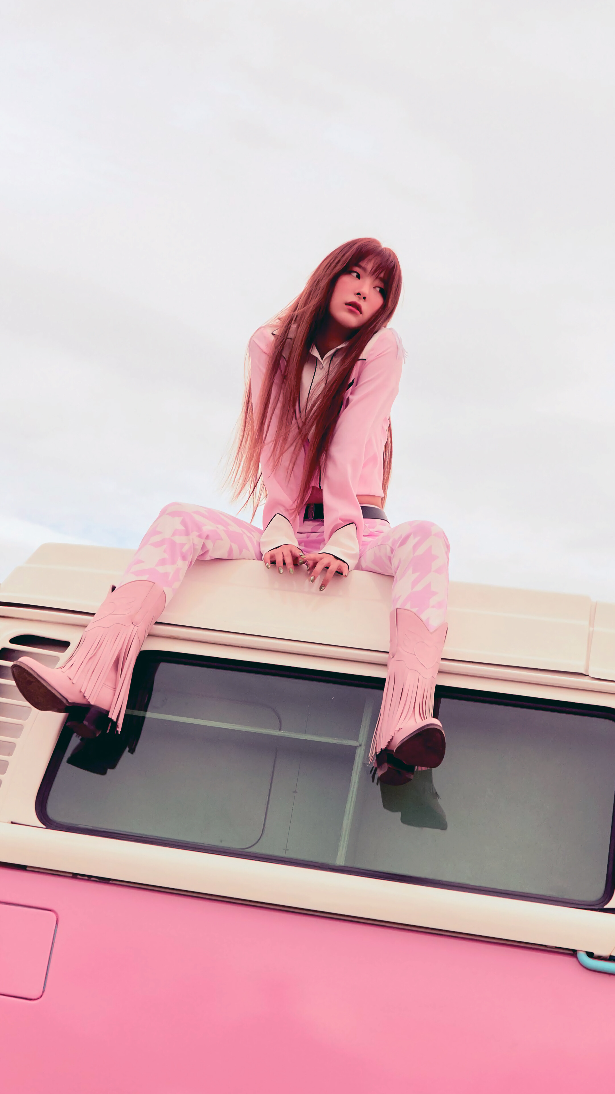 Seulgi from Red Velvet on a pink van HD Phone Wallpaper